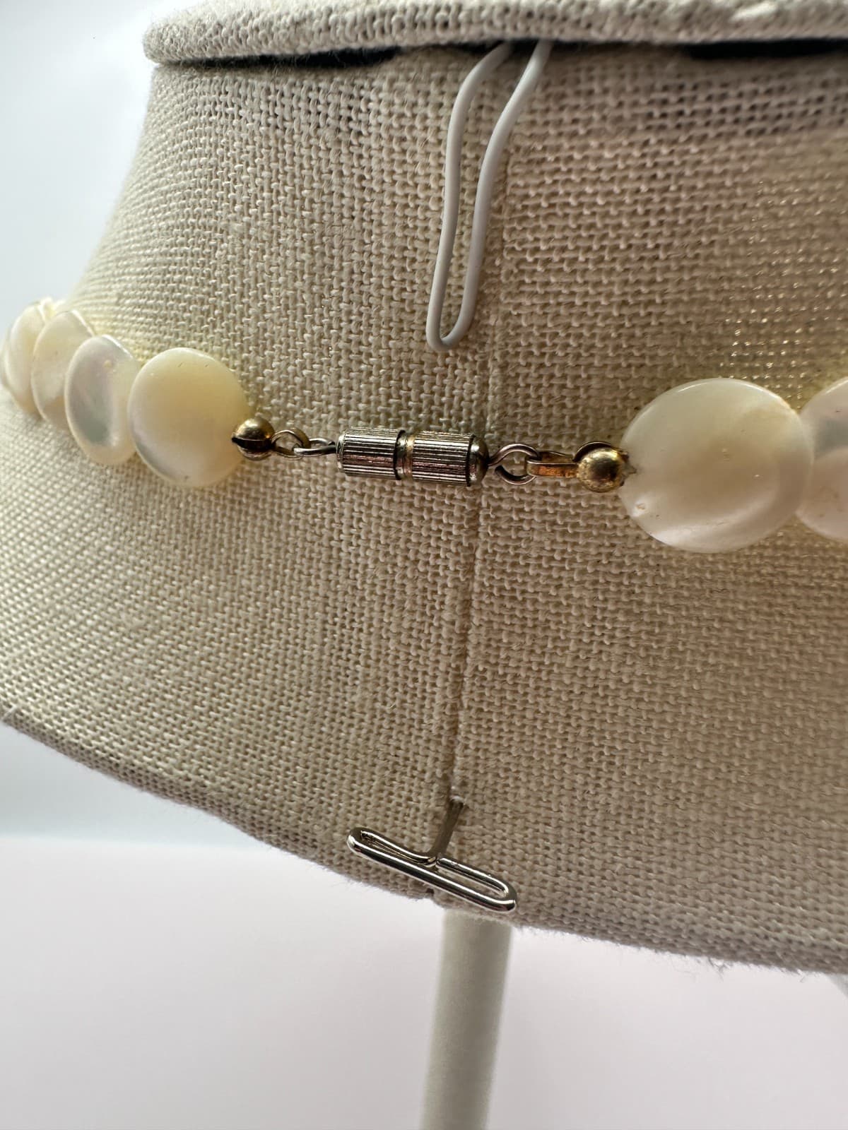 Vintage 90s Silver Tone Cream Iridescent Shell Disc Beaded Necklace Jewelry - Thumbnail 8