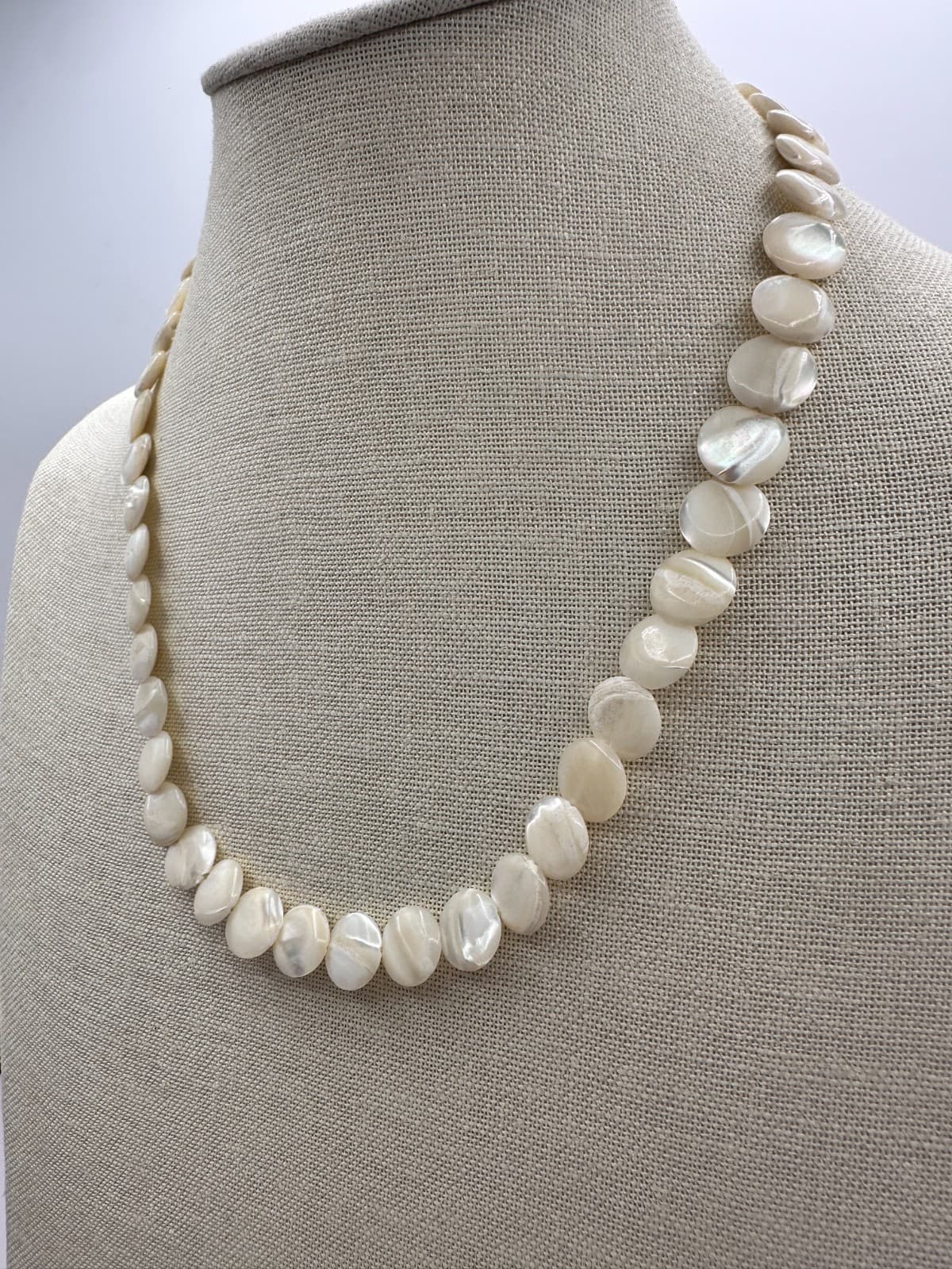 Vintage 90s Silver Tone Cream Iridescent Shell Disc Beaded Necklace Jewelry - Thumbnail 6