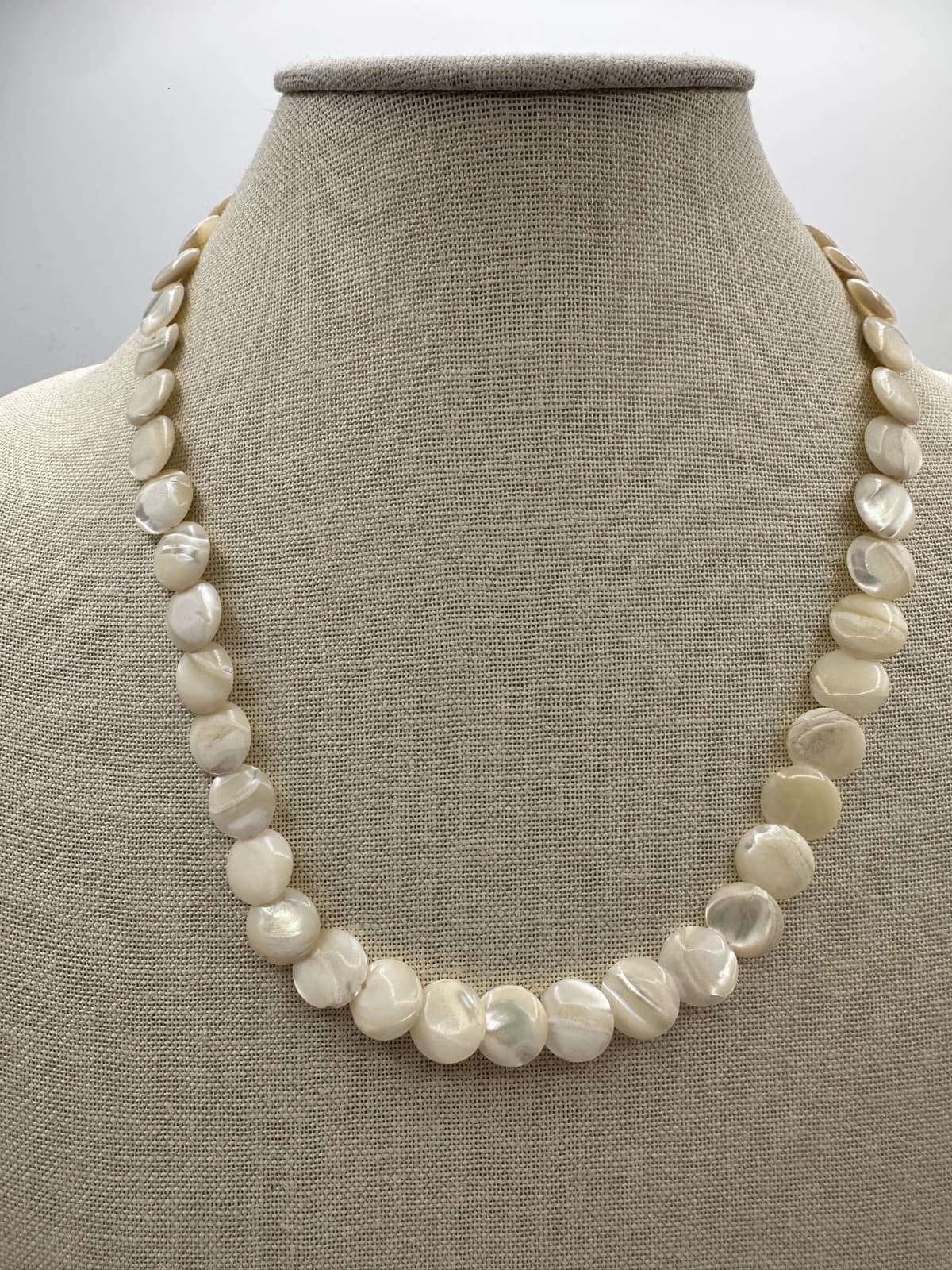 Vintage 90s Silver Tone Cream Iridescent Shell Disc Beaded Necklace Jewelry - Image 1