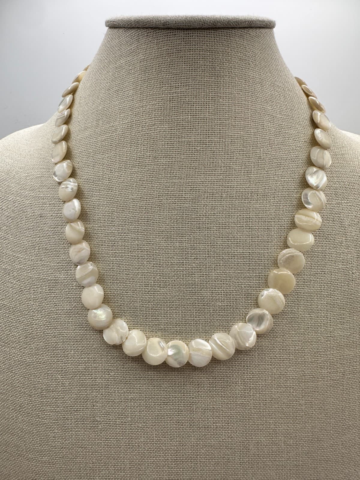 Vintage 90s Silver Tone Cream Iridescent Shell Disc Beaded Necklace Jewelry - Thumbnail 7