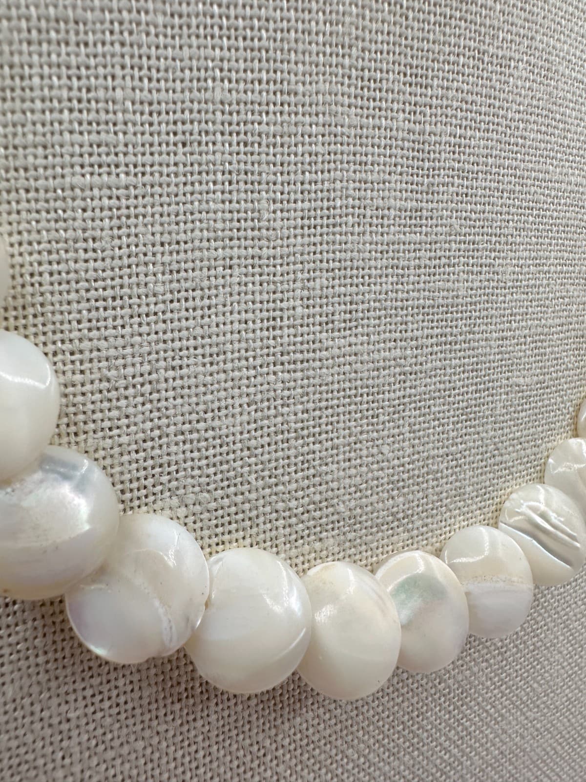 Vintage 90s Silver Tone Cream Iridescent Shell Disc Beaded Necklace Jewelry - Thumbnail 4