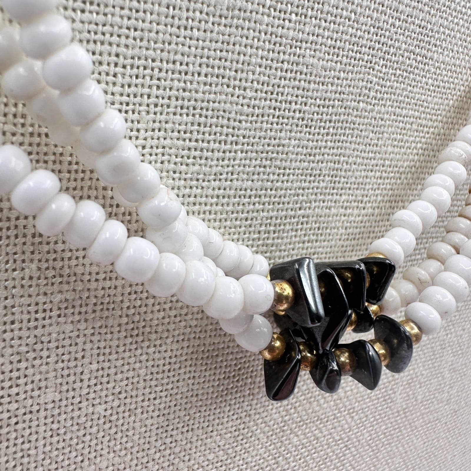 Vintage 90s Gold Tone Multi Strand White Seed Beaded Chips Necklace Jewelry - Thumbnail 5