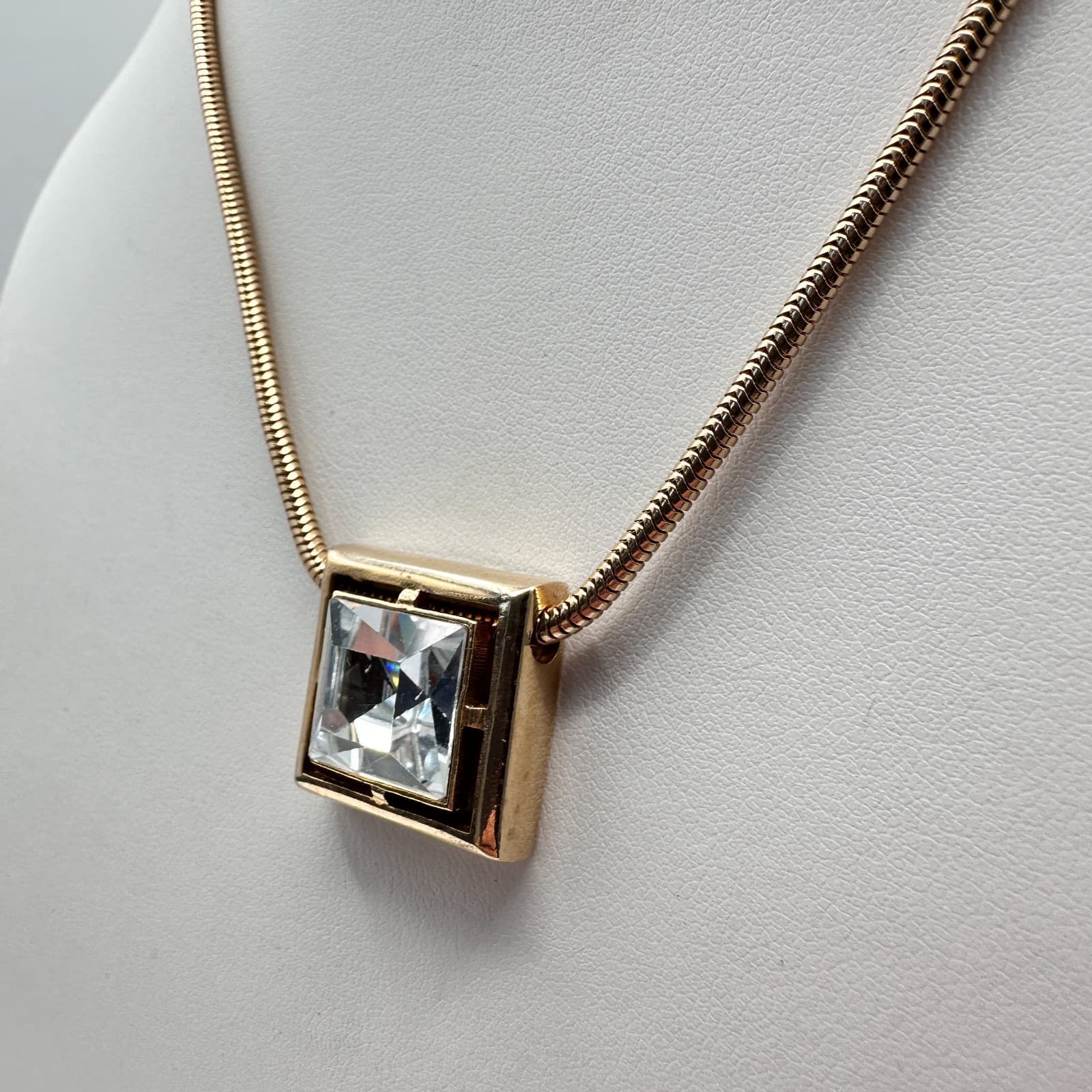 Vintage 90s Avon Gold Tone Square Rhinestone Pendant Snake Skin Necklace Jewelry - Thumbnail 7