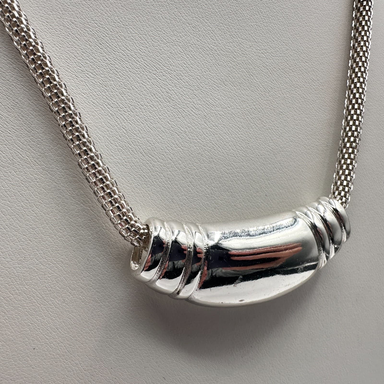 Vintage 90s LC Silver Tone Bold Curved Bar Mesh Chain Necklace Minimalist - Thumbnail 3