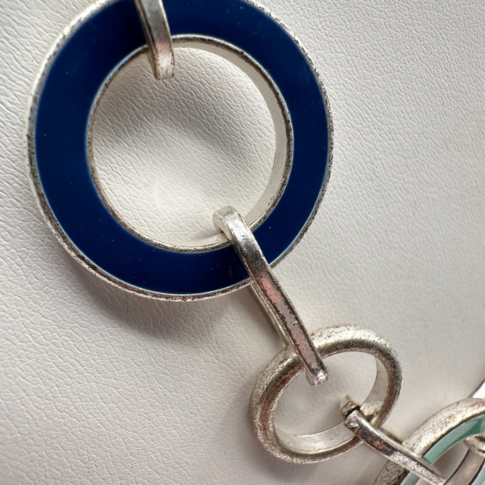 Vintage 90s Silver Tone Enamel Circle Link Statement Necklace Classic Jewelry - Thumbnail 5