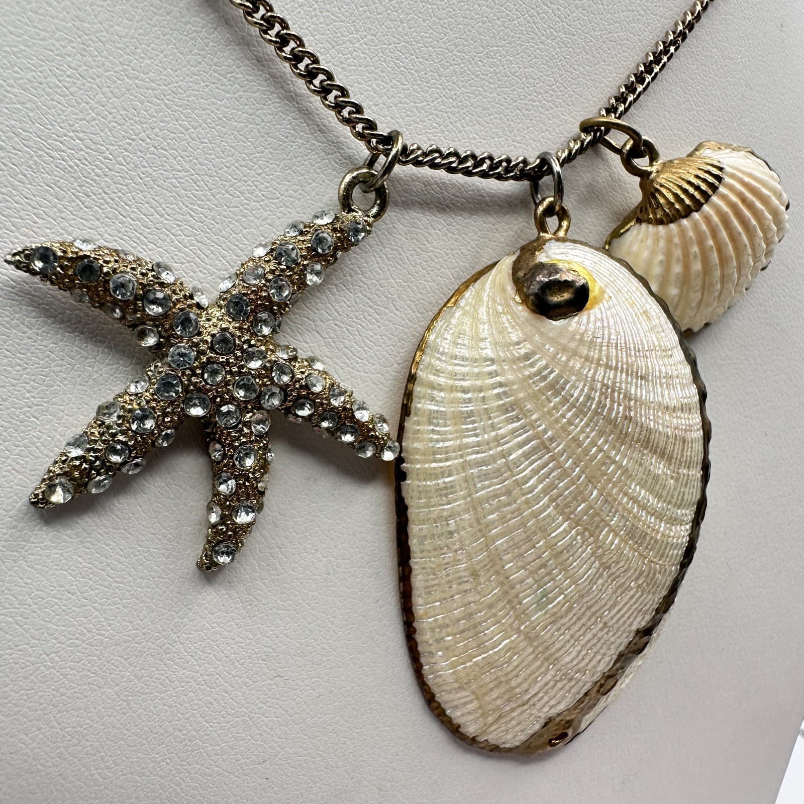 Vintage 90s Nautical Starfish Shell Charm Necklace Gold Tone Glass Boho Jewelry - Thumbnail 4