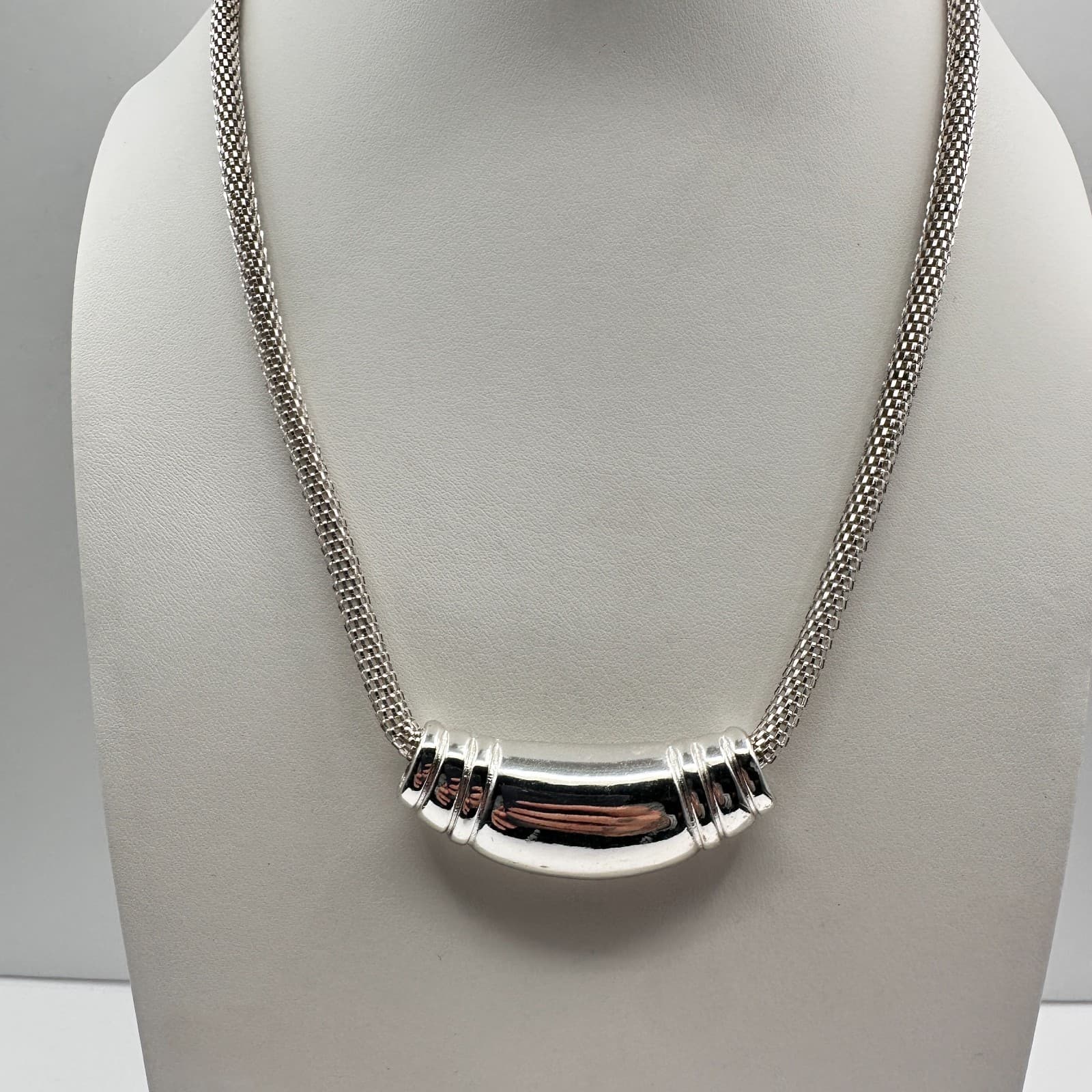 Vintage 90s LC Silver Tone Bold Curved Bar Mesh Chain Necklace Minimalist - Thumbnail 2