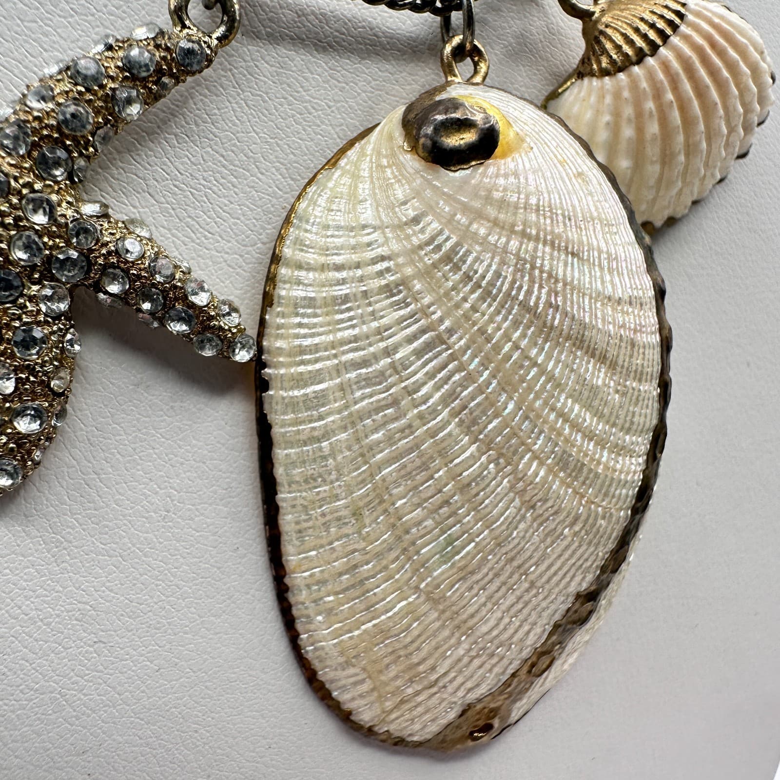 Vintage 90s Nautical Starfish Shell Charm Necklace Gold Tone Glass Boho Jewelry - Thumbnail 6