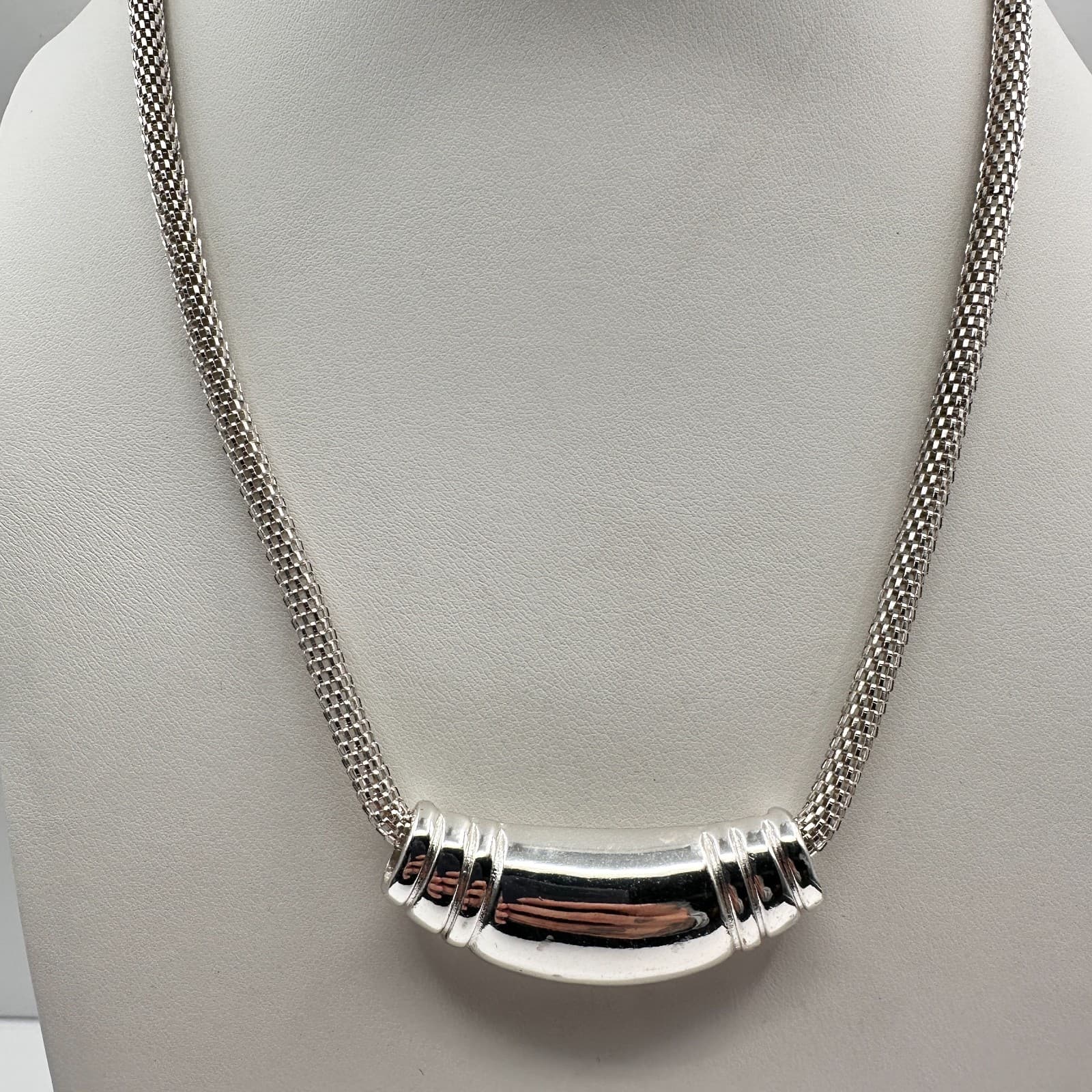 Vintage 90s LC Silver Tone Bold Curved Bar Mesh Chain Necklace Minimalist - Thumbnail 6