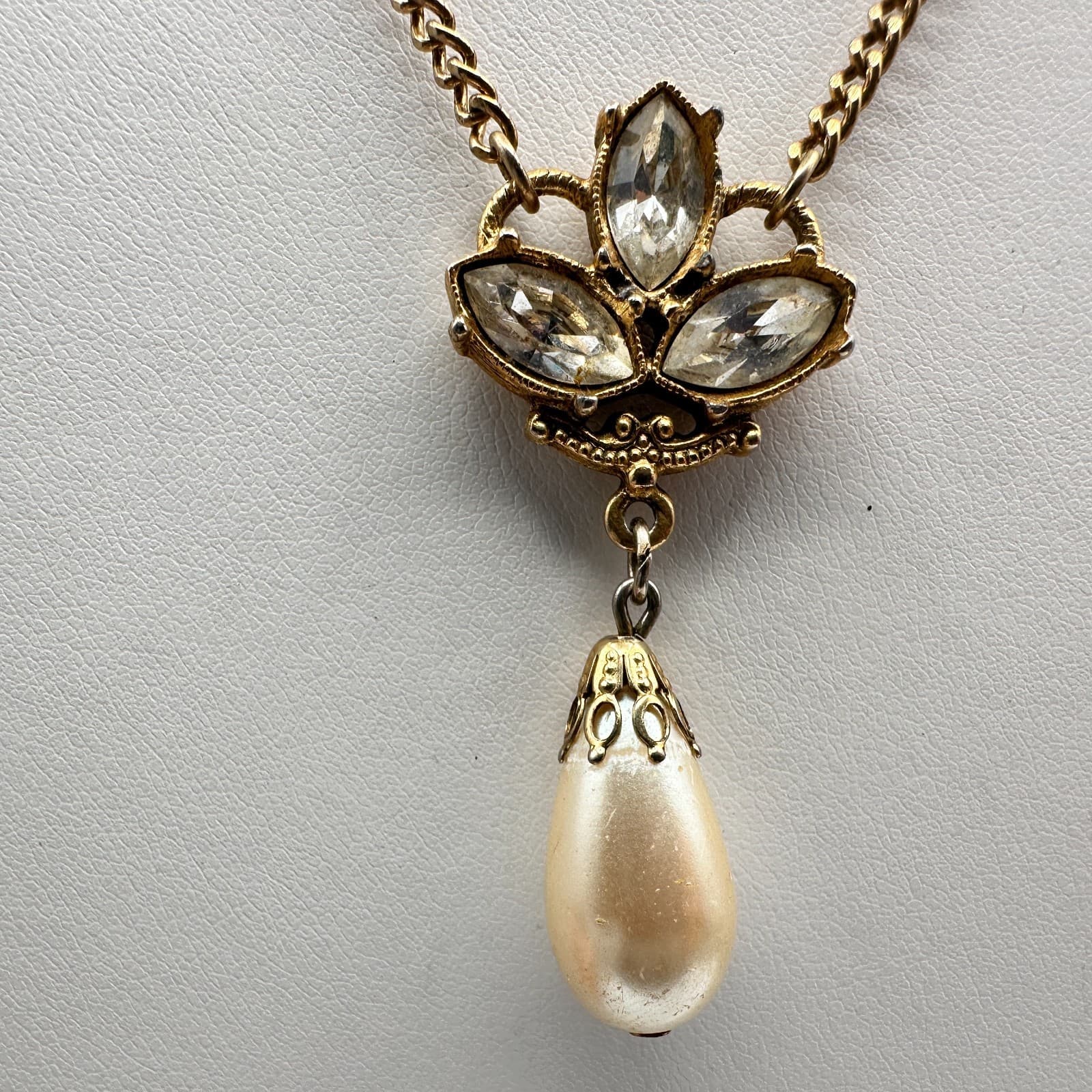 Vintage 90s Gold Tone Faux Pearl Teardrop Marquise Rhinestone Pendant Necklace - Thumbnail 6
