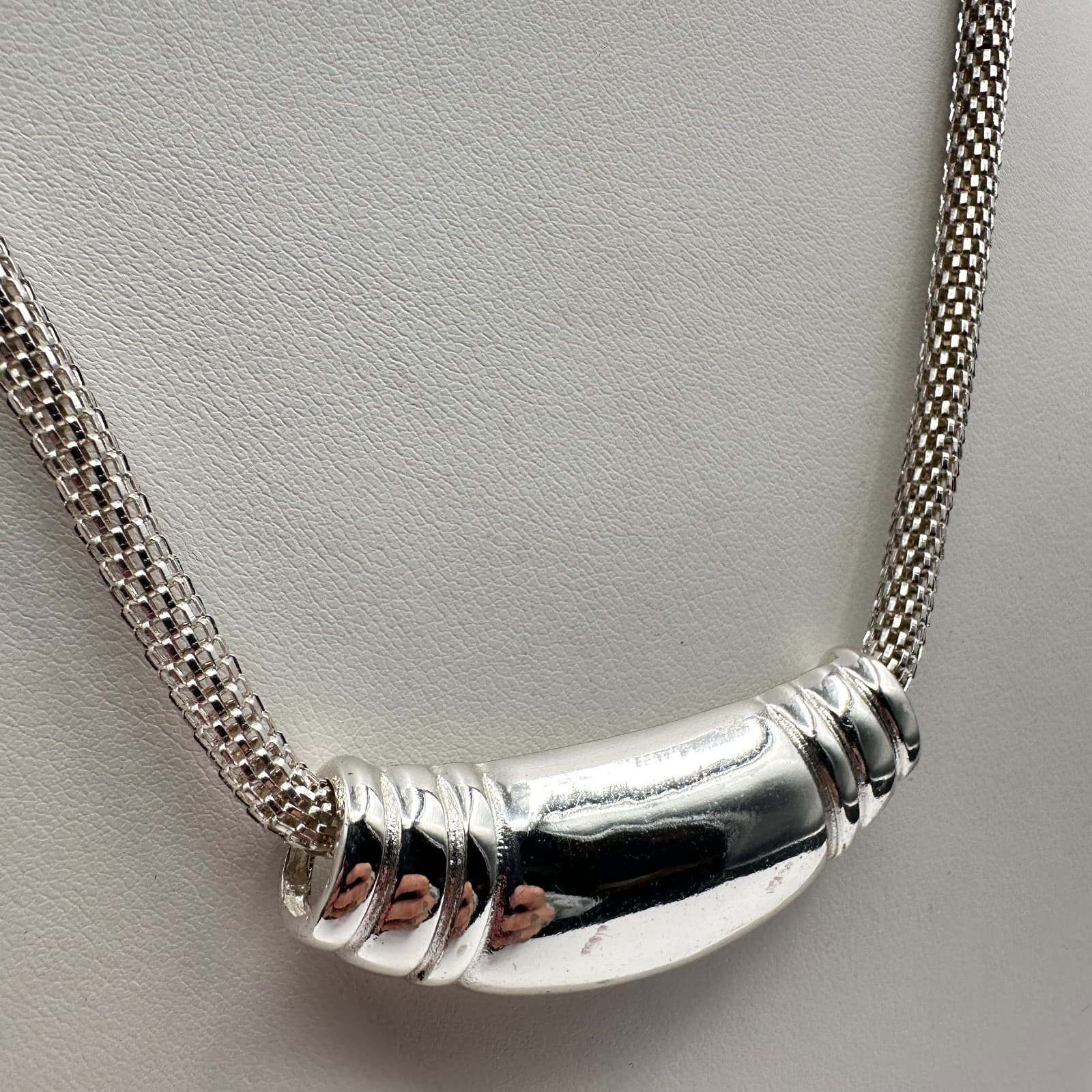 Vintage 90s LC Silver Tone Bold Curved Bar Mesh Chain Necklace Minimalist - Thumbnail 5