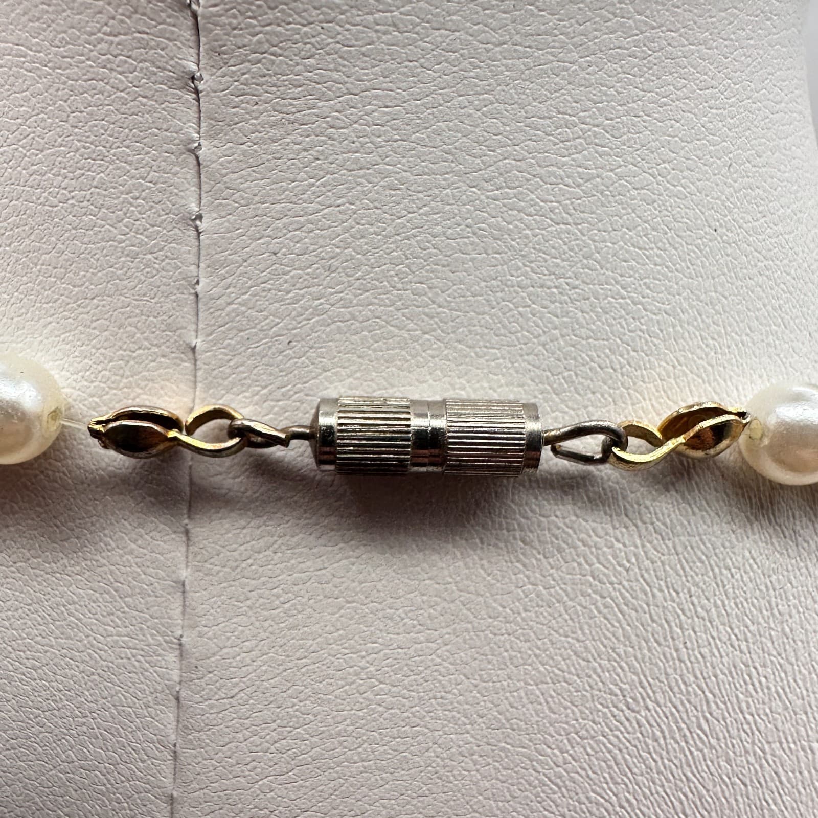 Vintage 90s Cream Pearl & Black Onyx Style Bead Necklace Boho Classic Jewelry - Thumbnail 6