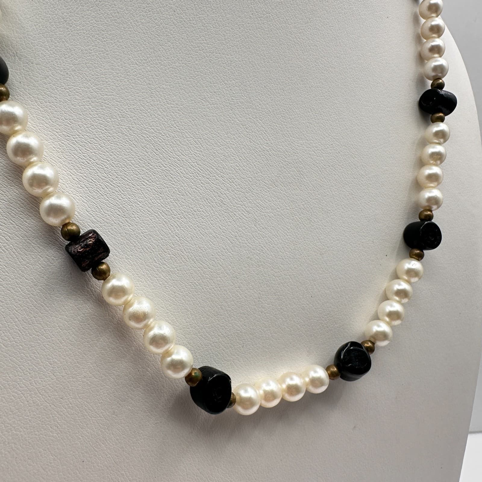 Vintage 90s Cream Pearl & Black Onyx Style Bead Necklace Boho Classic Jewelry - Thumbnail 3