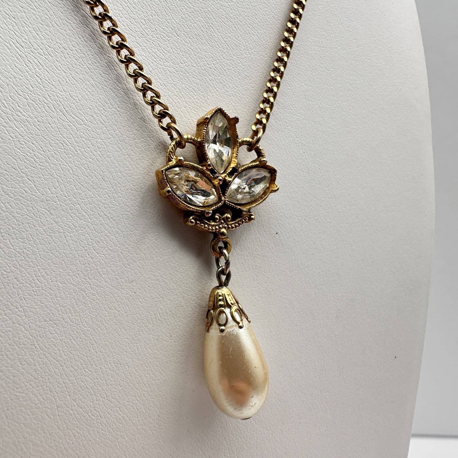 Vintage 90s Gold Tone Faux Pearl Teardrop Marquise Rhinestone Pendant Necklace - Thumbnail 4