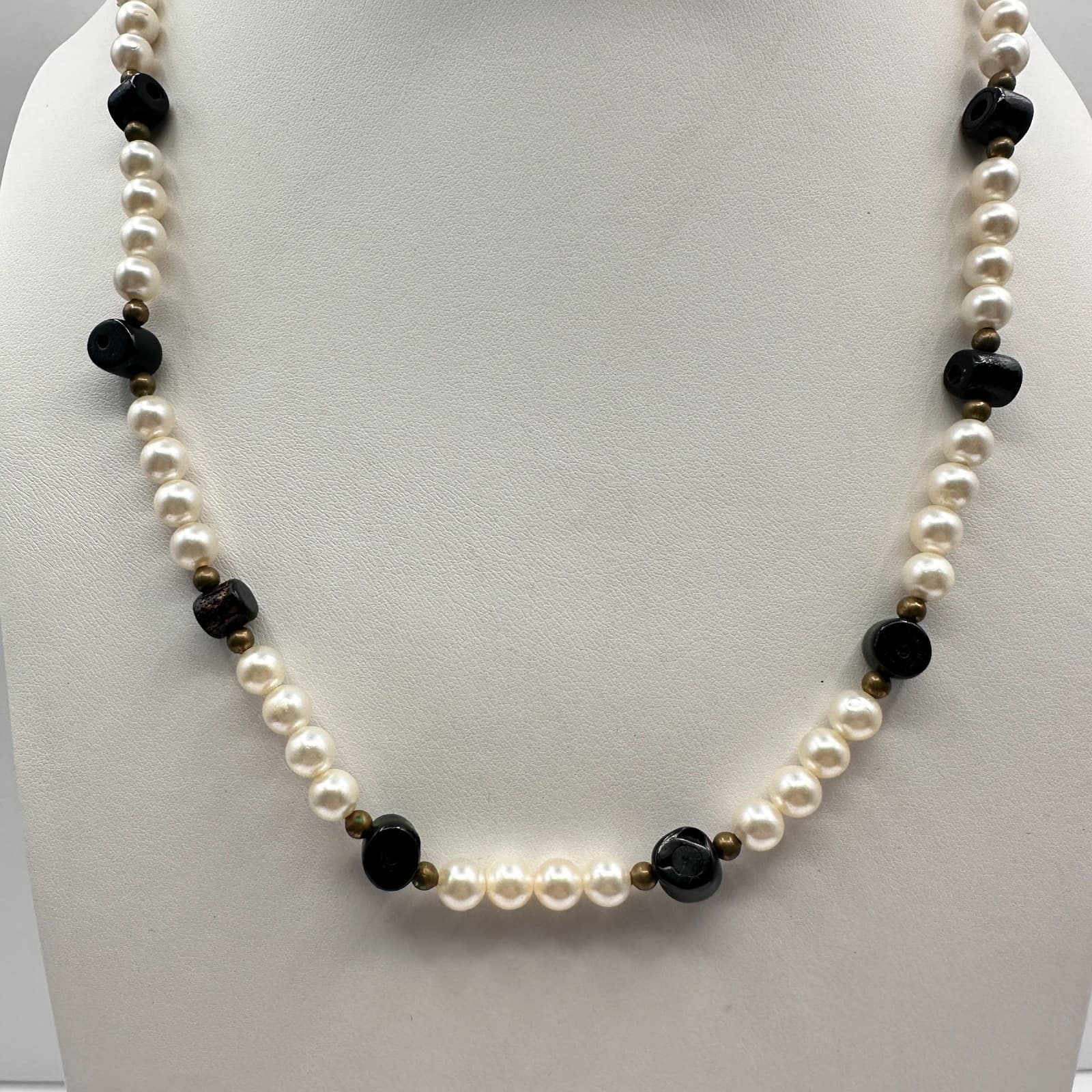 Vintage 90s Cream Pearl & Black Onyx Style Bead Necklace Boho Classic Jewelry - Thumbnail 2