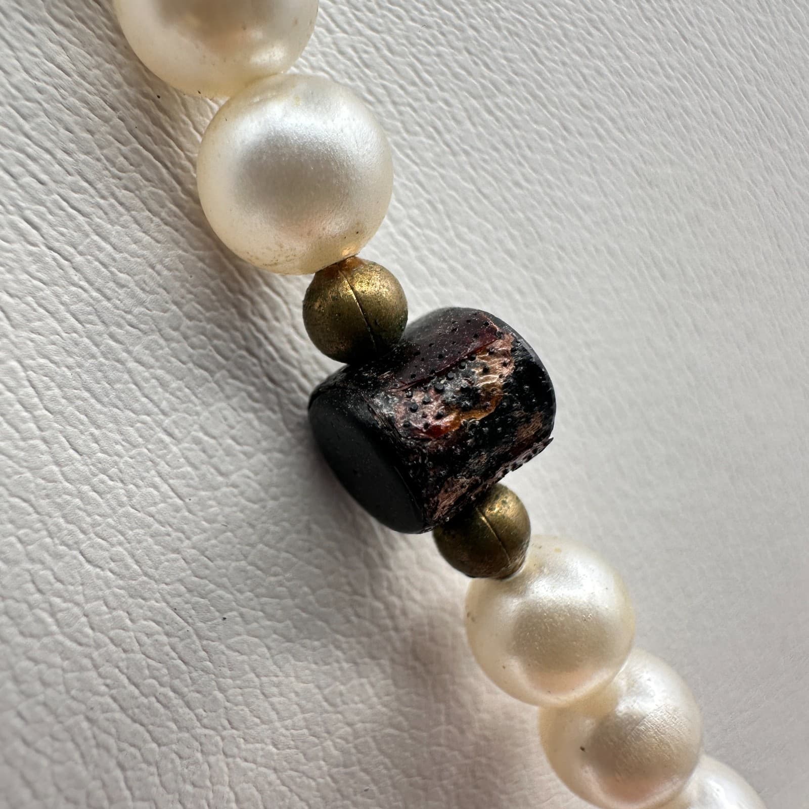 Vintage 90s Cream Pearl & Black Onyx Style Bead Necklace Boho Classic Jewelry - Thumbnail 5