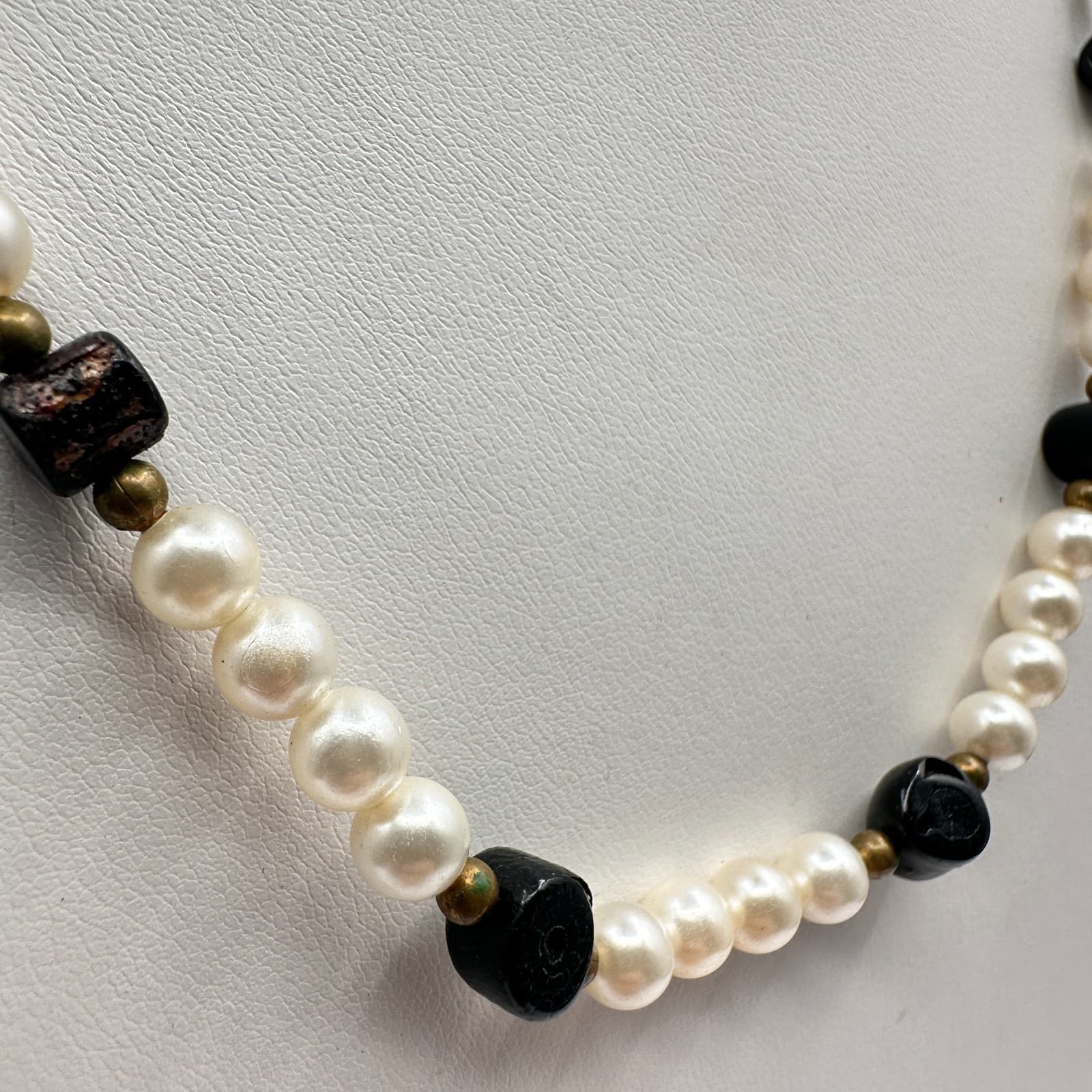 Vintage 90s Cream Pearl & Black Onyx Style Bead Necklace Boho Classic Jewelry - Thumbnail 4