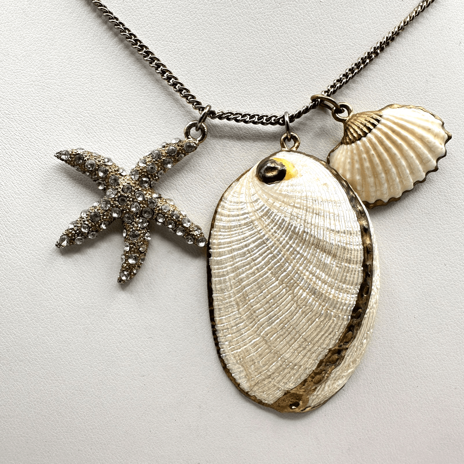 Vintage 90s Nautical Starfish Shell Charm Necklace Gold Tone Glass Boho Jewelry - Image 1