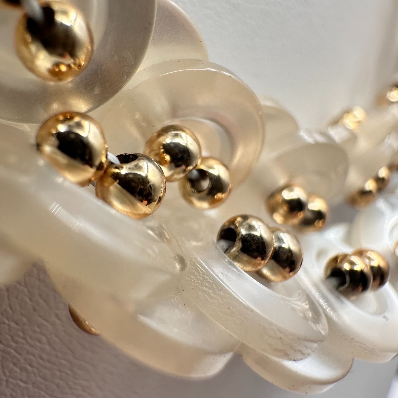 Vintage 90s White MOP Shell Button Collar Necklace Gold Tone Beads Runway Style - Thumbnail 5