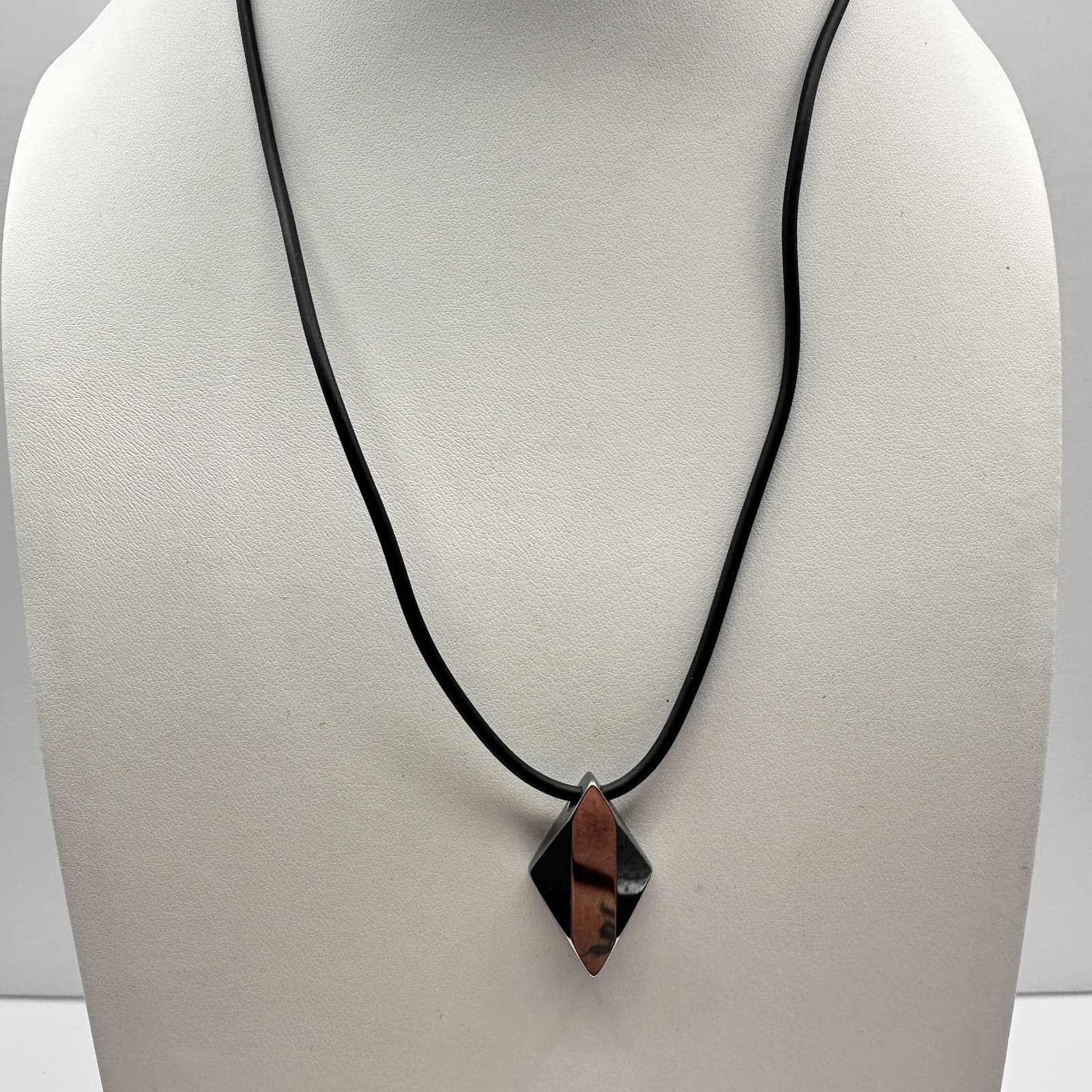 Vintage 90s Silver Geometric Diamond-shaped Rhombus Pendant Black Cord Necklace - Thumbnail 2