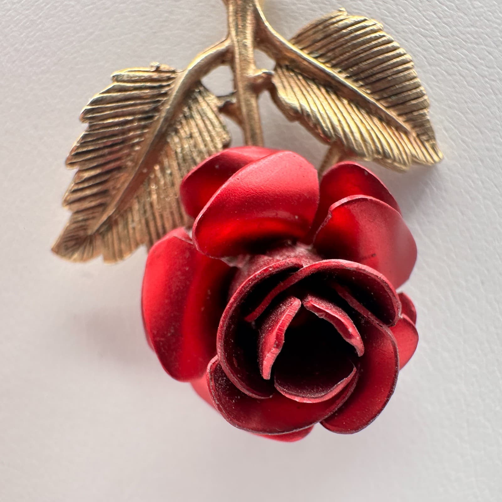 Vintage 80s Red Enamel Rose Necklace Gold Tone Floral Pendant Romantic Jewelry - Thumbnail 5