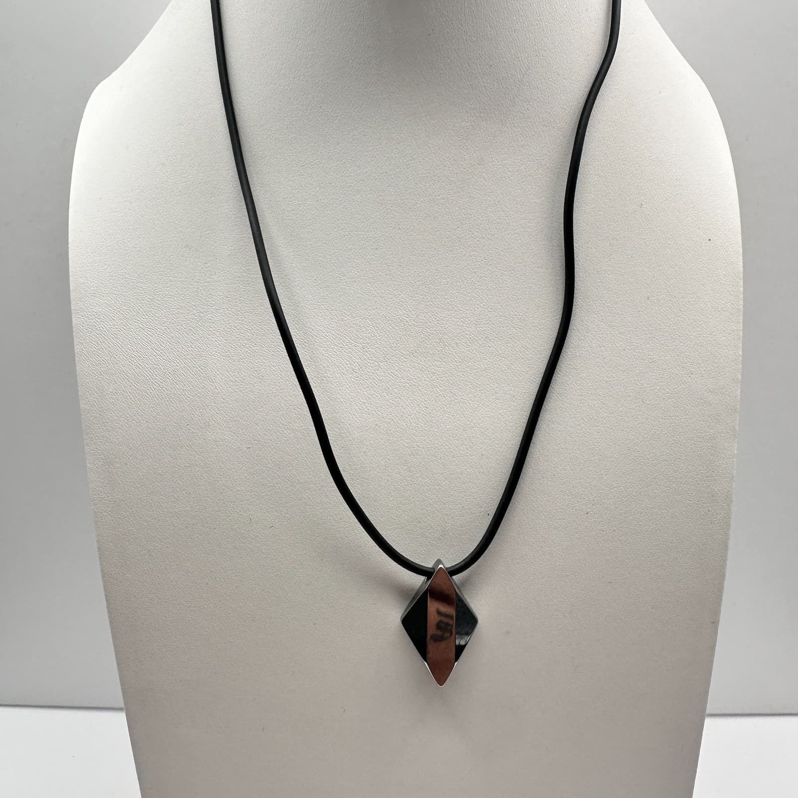 Vintage 90s Silver Geometric Diamond-shaped Rhombus Pendant Black Cord Necklace - Thumbnail 3