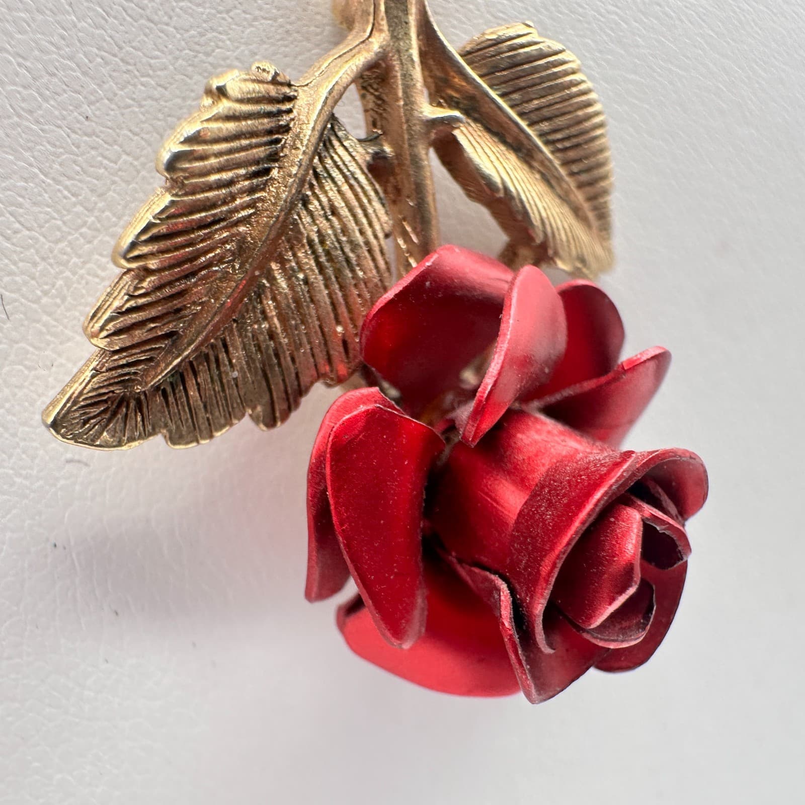 Vintage 80s Red Enamel Rose Necklace Gold Tone Floral Pendant Romantic Jewelry - Thumbnail 6