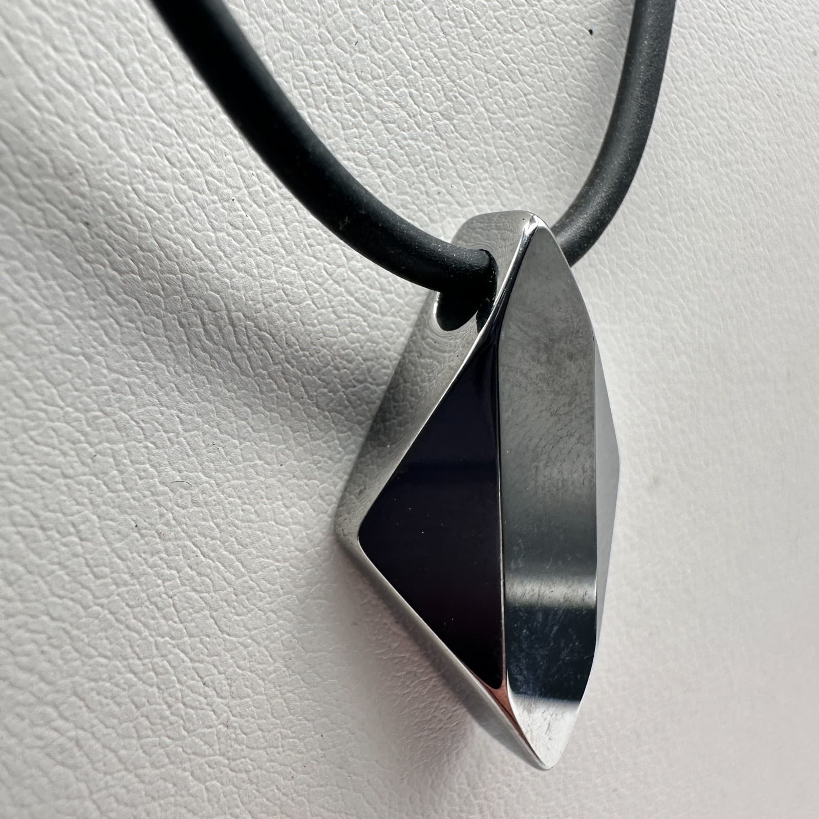 Vintage 90s Silver Geometric Diamond-shaped Rhombus Pendant Black Cord Necklace - Thumbnail 4