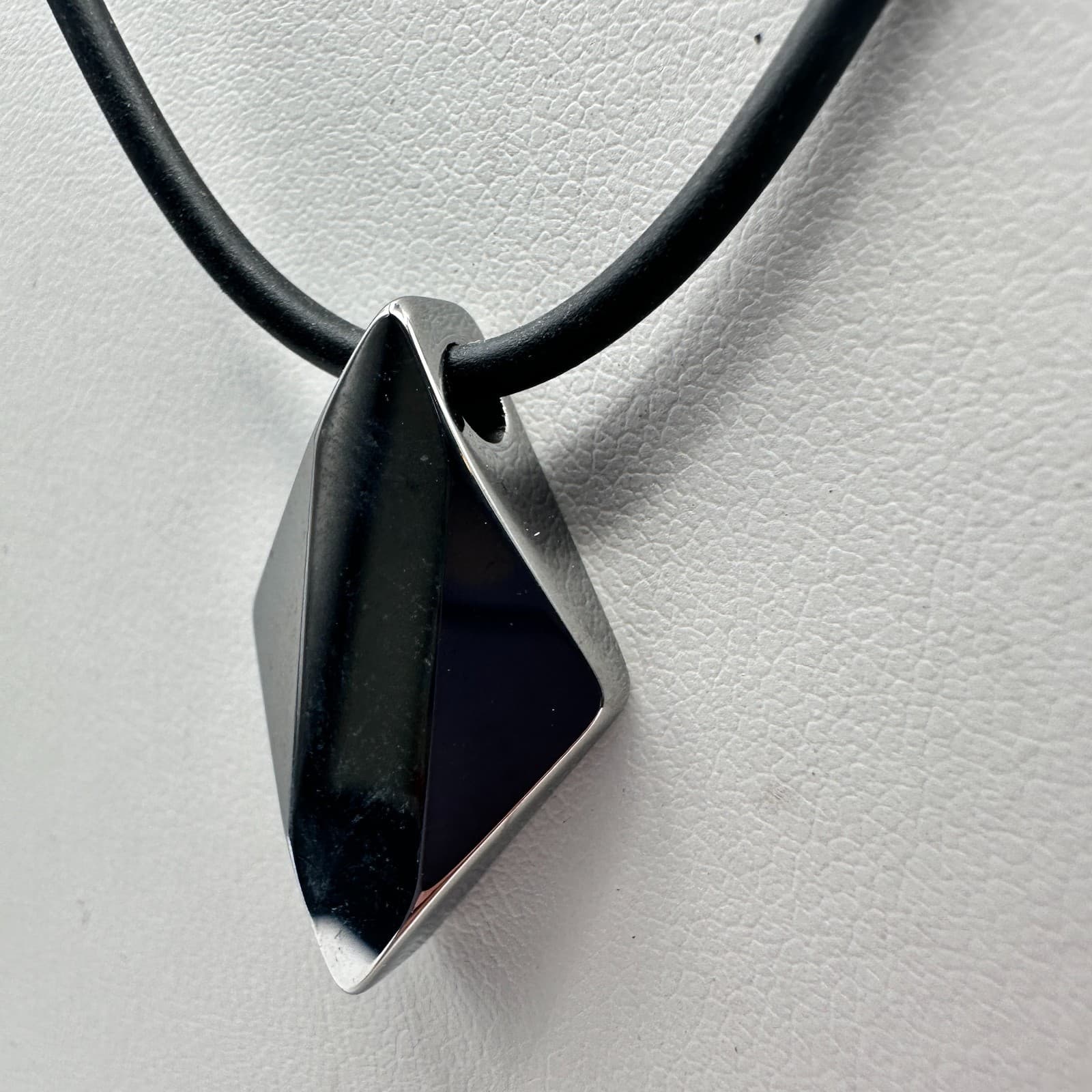 Vintage 90s Silver Geometric Diamond-shaped Rhombus Pendant Black Cord Necklace - Thumbnail 5