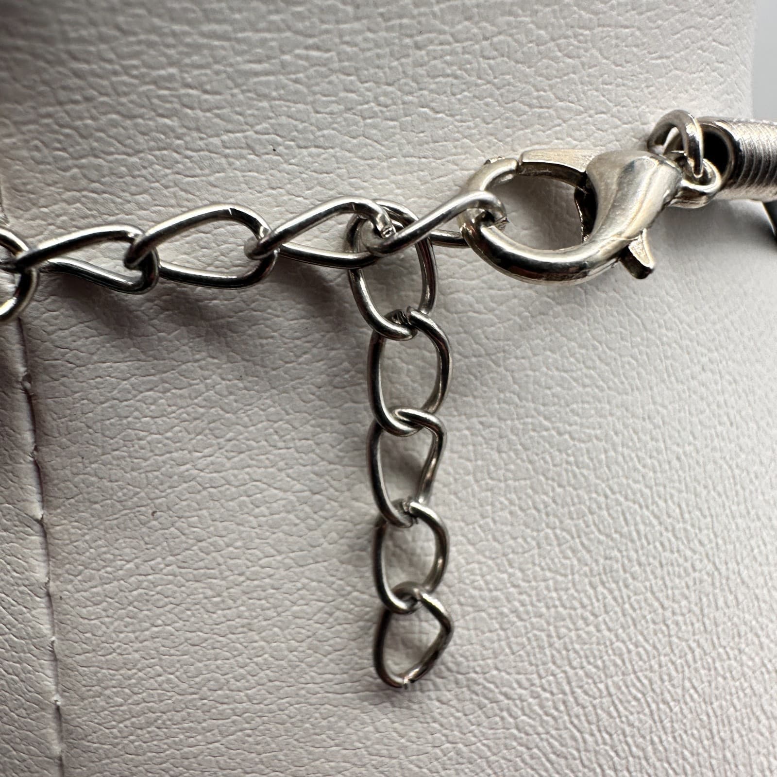 Vintage 90s Silver Geometric Diamond-shaped Rhombus Pendant Black Cord Necklace - Thumbnail 7