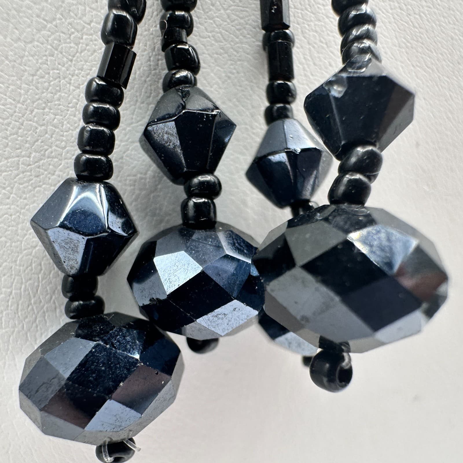 Vintage 90s Black Seed Bead Lariat Necklace Faceted Glass Tassel Boho Jewelry - Thumbnail 4