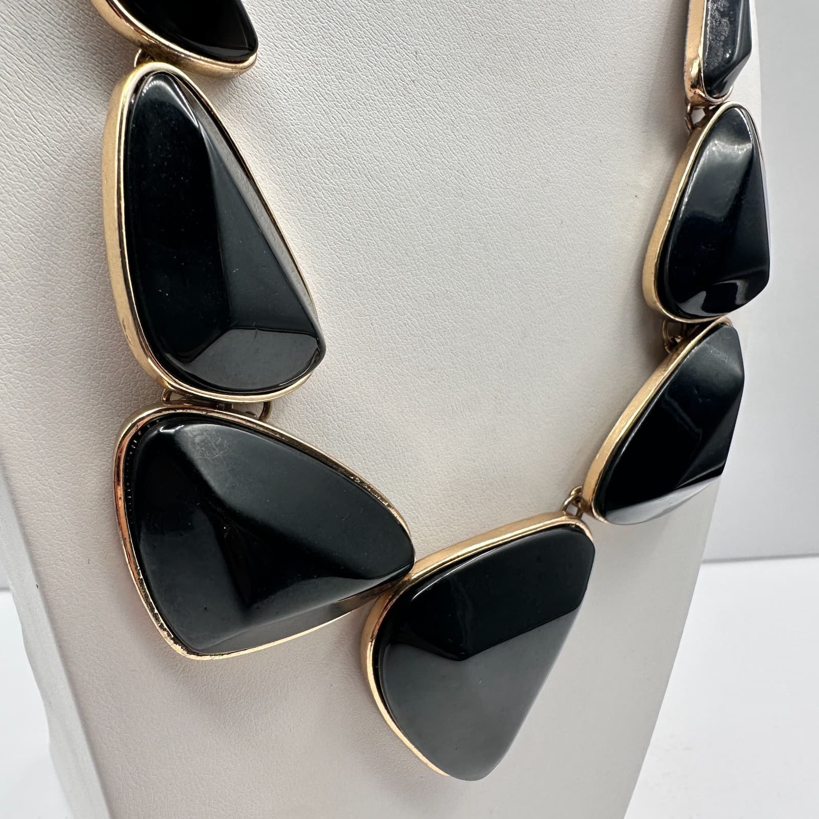 Vintage 90s Black Onyx Style Statement Necklace Gold Tone Geometric Jewelry - Thumbnail 7