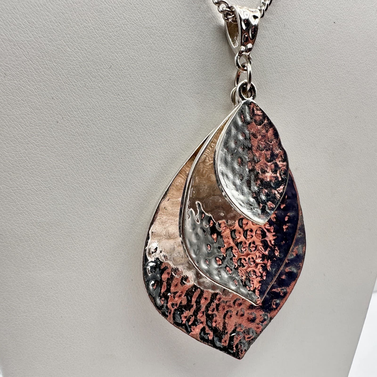 Vintage 90s Hammered Silver Tone Multi-Layer Teardrop Pendant Necklace Statement - Thumbnail 4