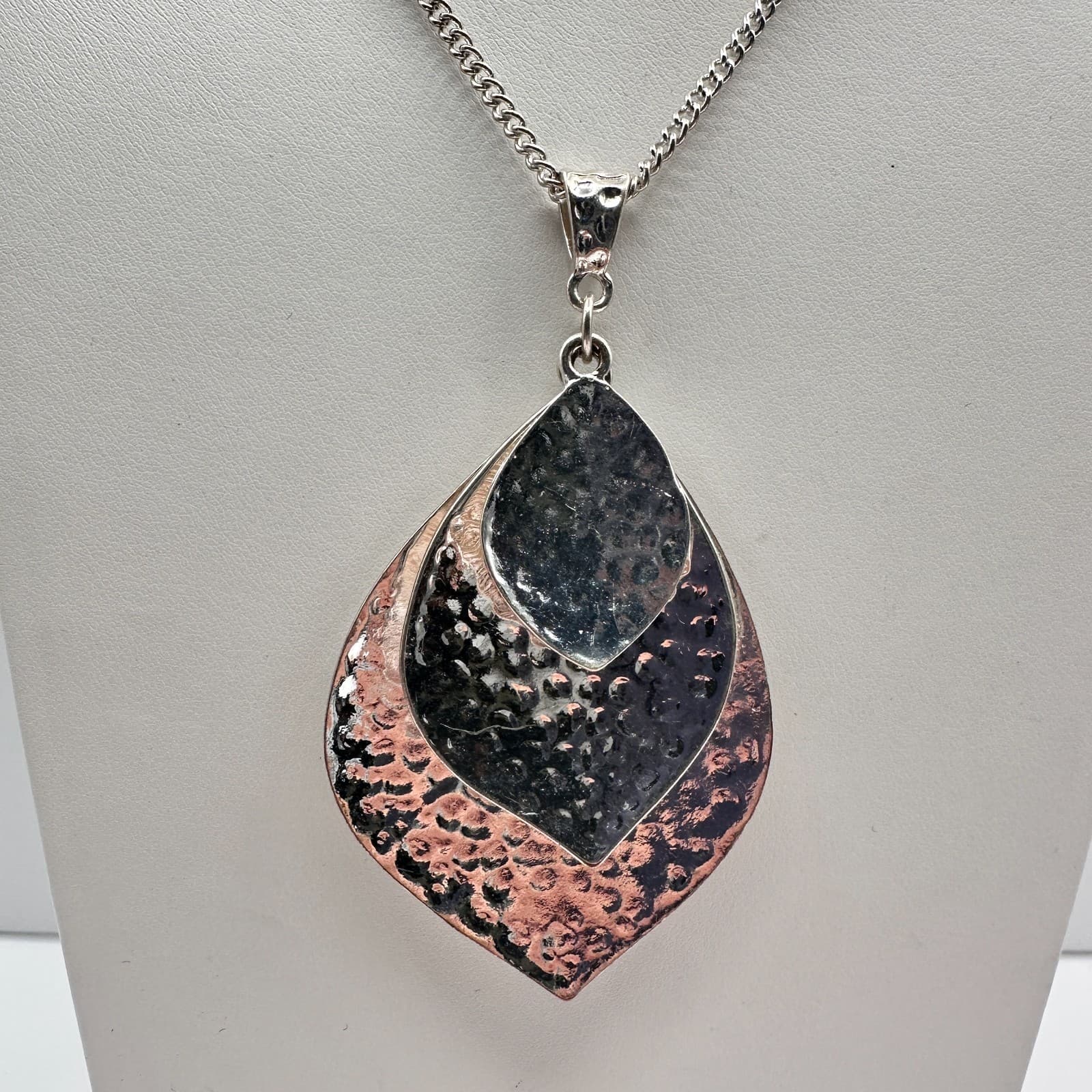 Vintage 90s Hammered Silver Tone Multi-Layer Teardrop Pendant Necklace Statement - Thumbnail 2