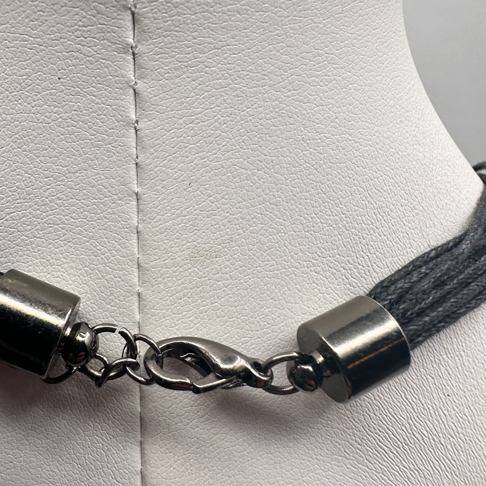 Vintage 90s Mandala Flower Pendant Necklace Black Cord Boho Style Brown Glass - Thumbnail 6