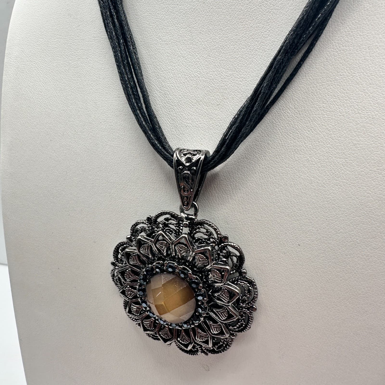 Vintage 90s Mandala Flower Pendant Necklace Black Cord Boho Style Brown Glass - Thumbnail 5