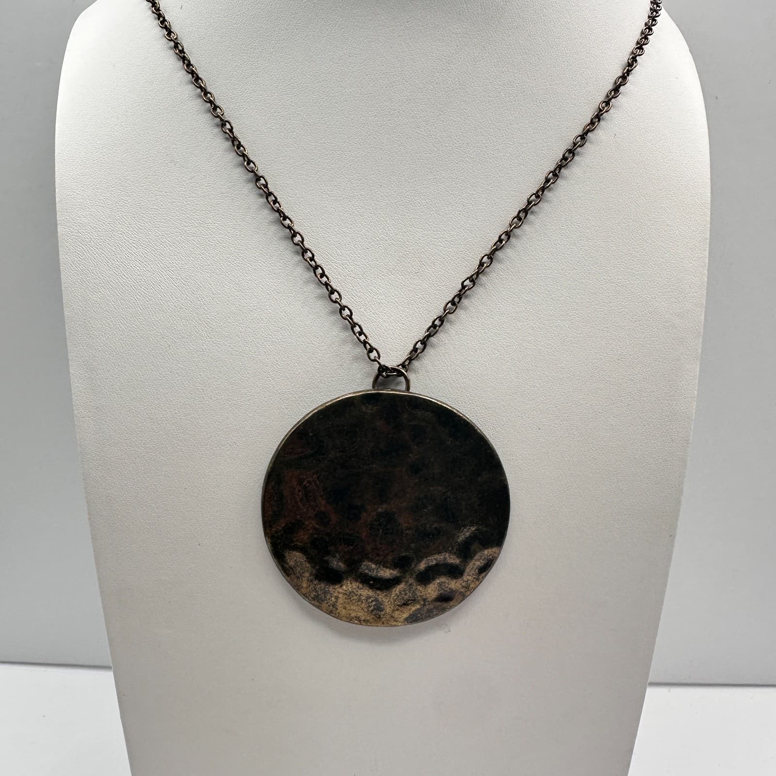 Vintage 80s Hammered Medallion Pendant Necklace Bronze Tone Women's Jewelry - Thumbnail 2