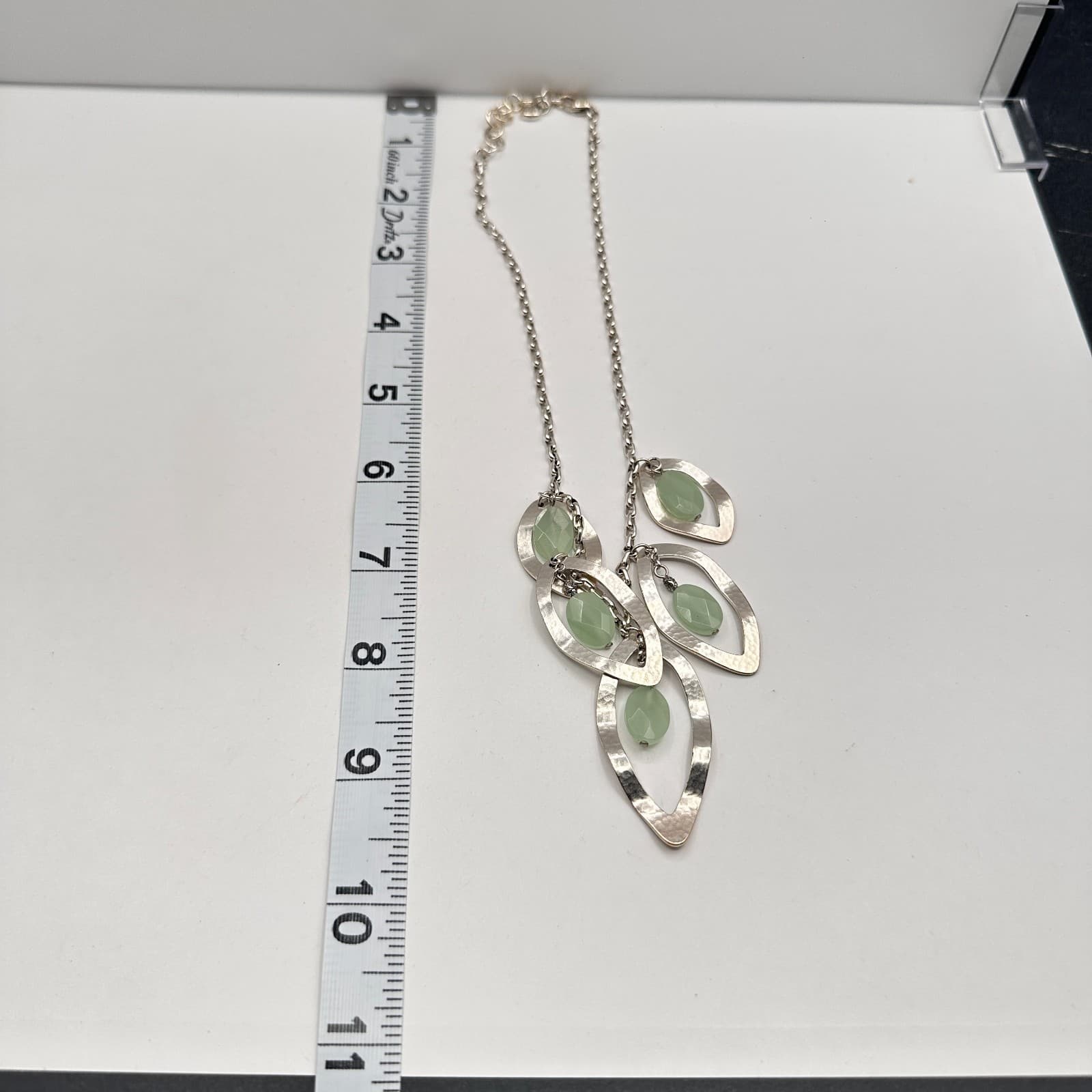 Vintage 90s Silver Tone Green Aventurine Glass Hammered Marquise Bib Necklace - Thumbnail 9