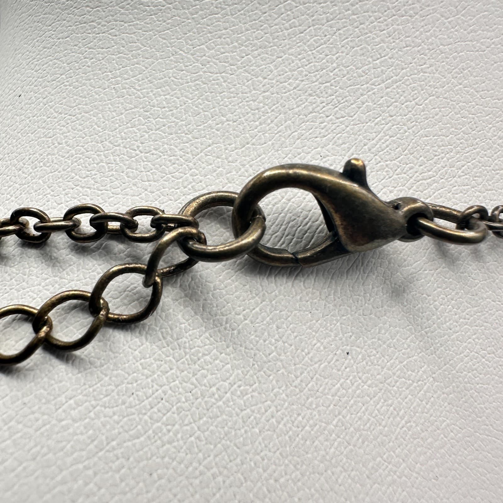 Vintage 80s Hammered Medallion Pendant Necklace Bronze Tone Women's Jewelry - Thumbnail 7