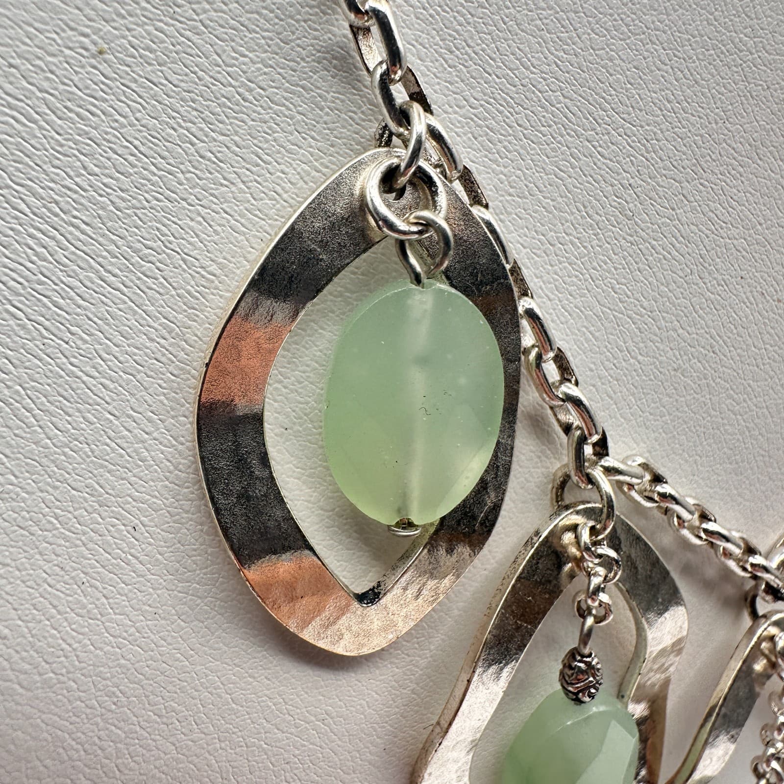 Vintage 90s Silver Tone Green Aventurine Glass Hammered Marquise Bib Necklace - Thumbnail 6