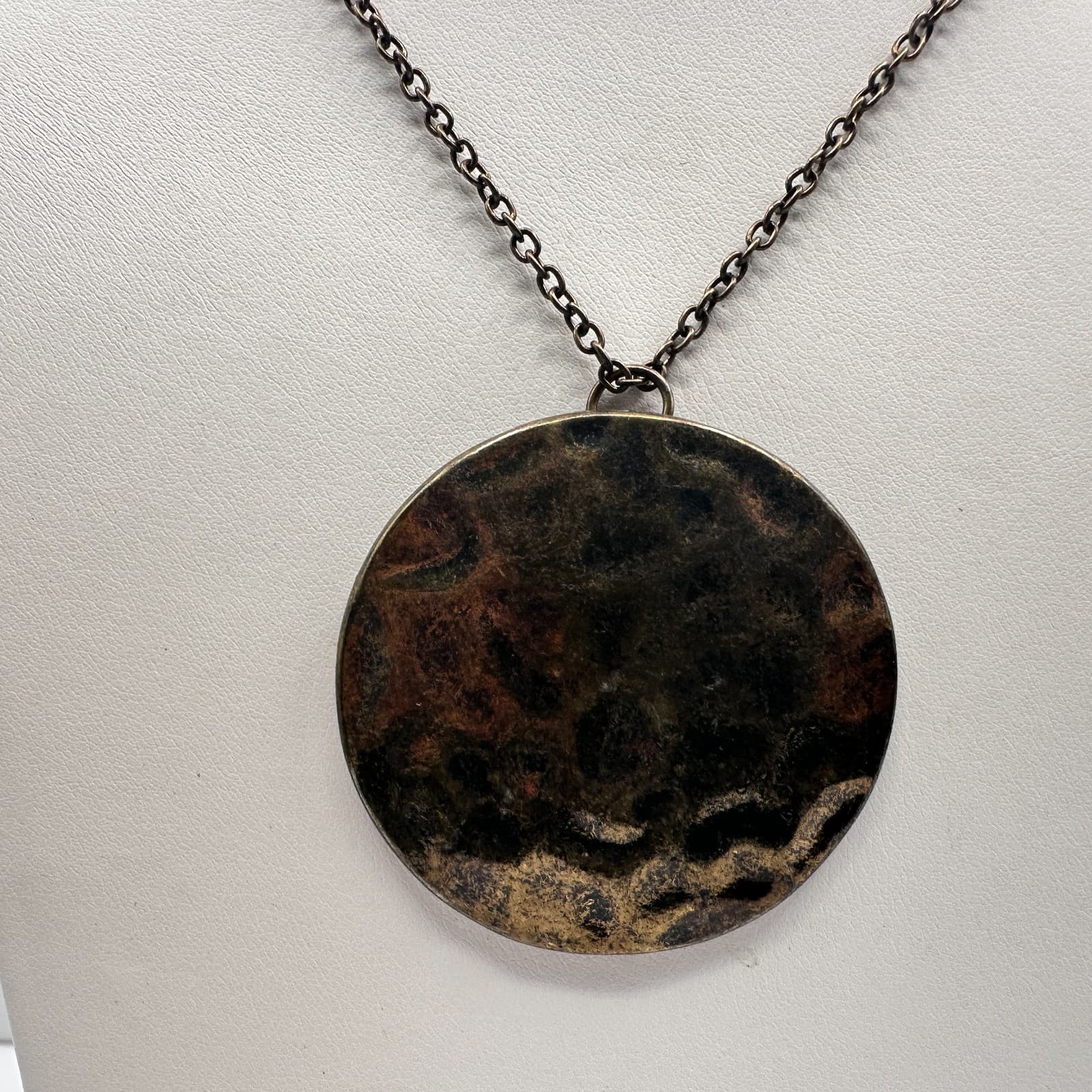 Vintage 80s Hammered Medallion Pendant Necklace Bronze Tone Women's Jewelry - Thumbnail 3