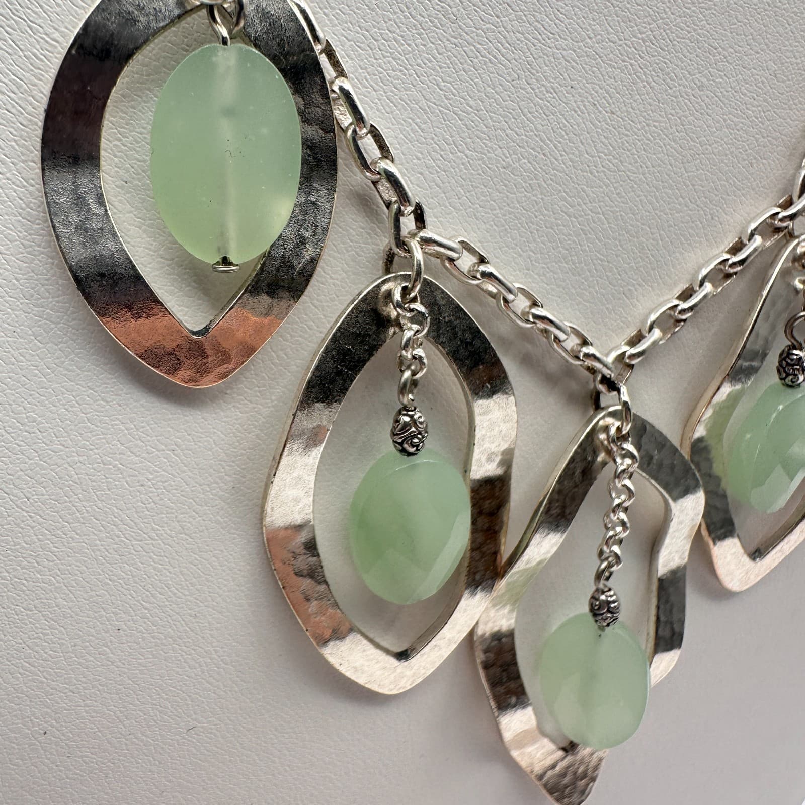 Vintage 90s Silver Tone Green Aventurine Glass Hammered Marquise Bib Necklace - Thumbnail 7