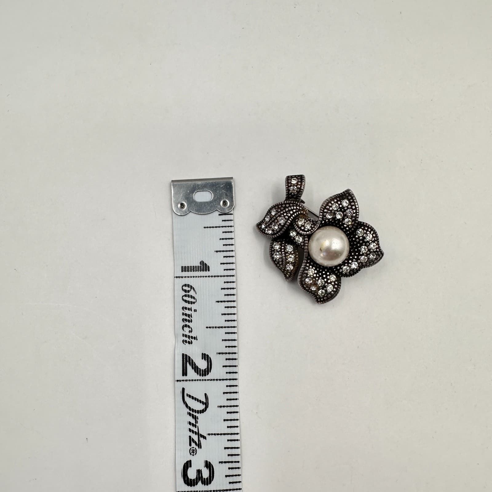 Vintage Y2K Floral Faux Pearl Elegant Brooch Silver Tone Woman's Jewelry - Thumbnail 5