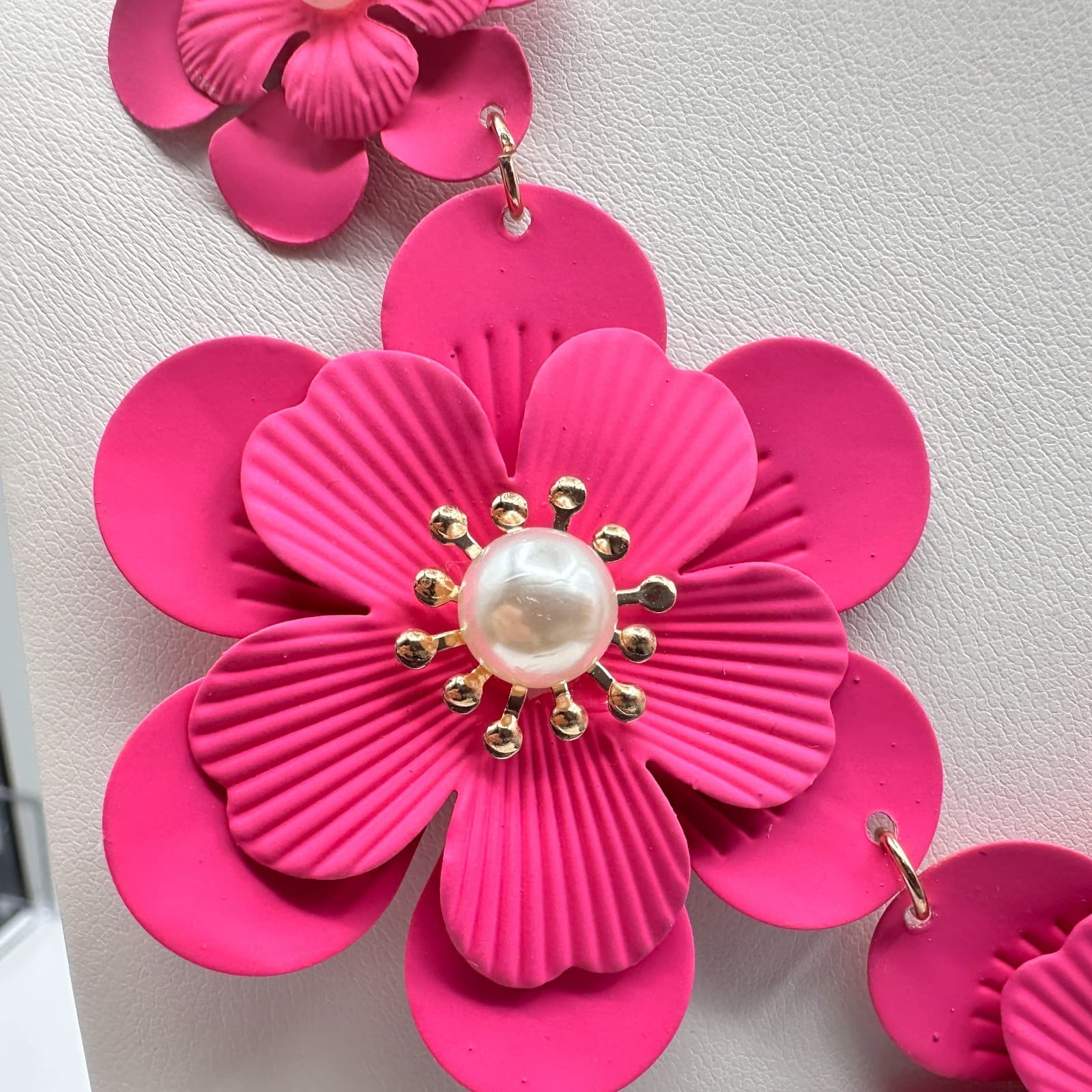 Vintage Y2K Pink Flower Bib Necklace Faux Pearl Chunky Gold Tone Chain Jewelry - Thumbnail 3