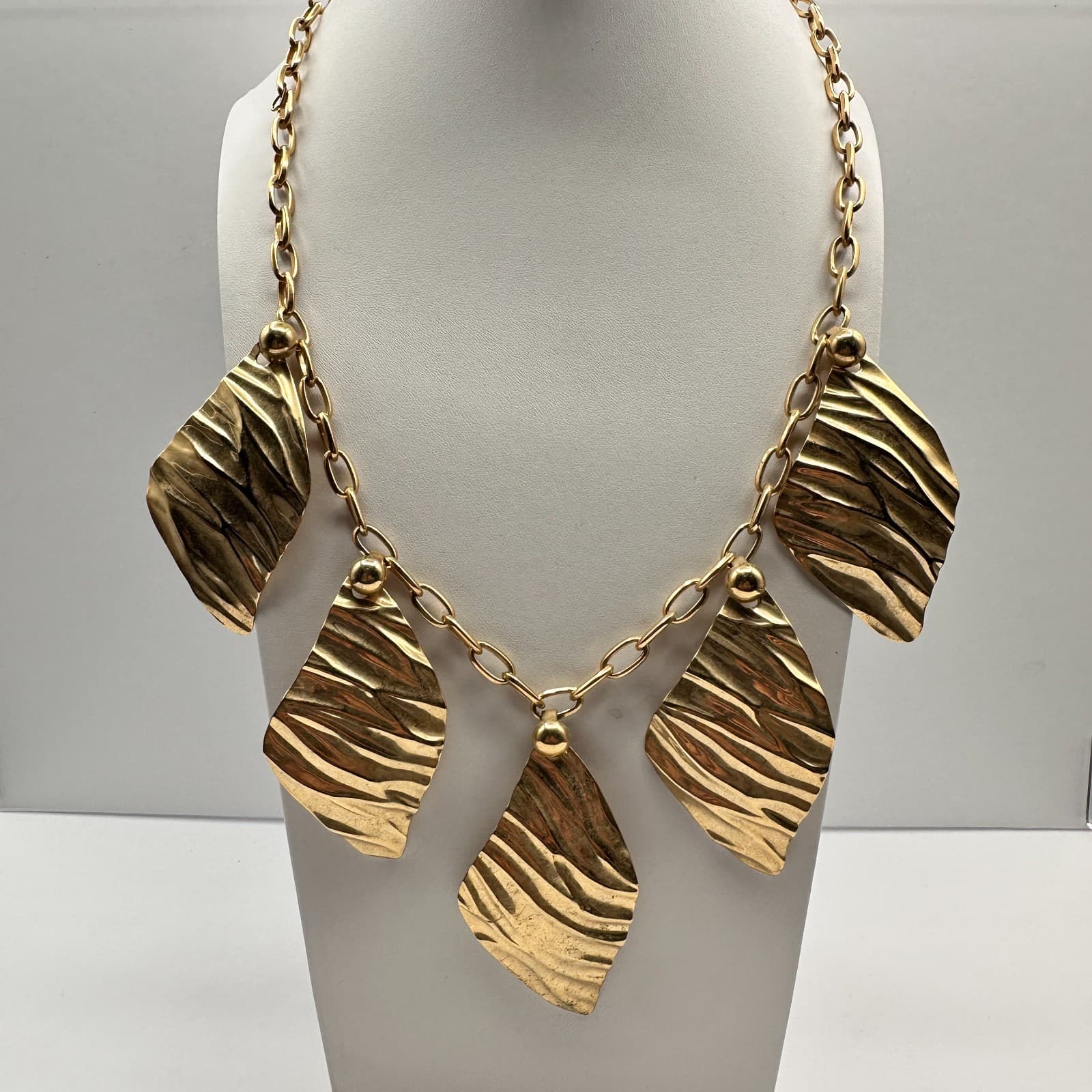 Vintage 90s Gold Tone Hammered Textured Leaf Statement Necklace Women's Jewelry - Image 1