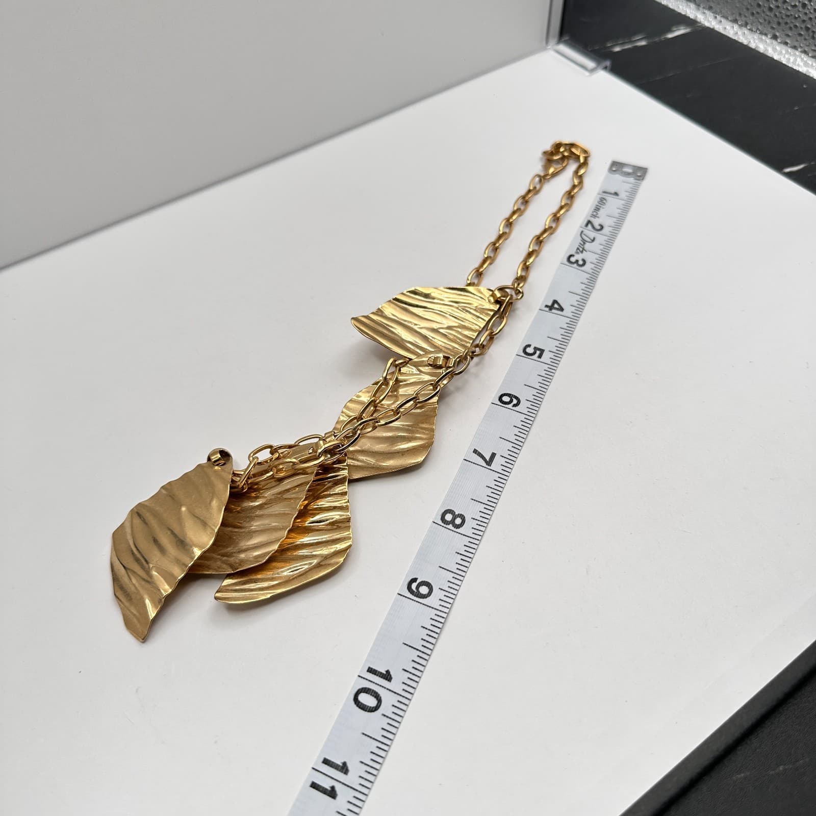 Vintage 90s Gold Tone Hammered Textured Leaf Statement Necklace Women's Jewelry - Thumbnail 8