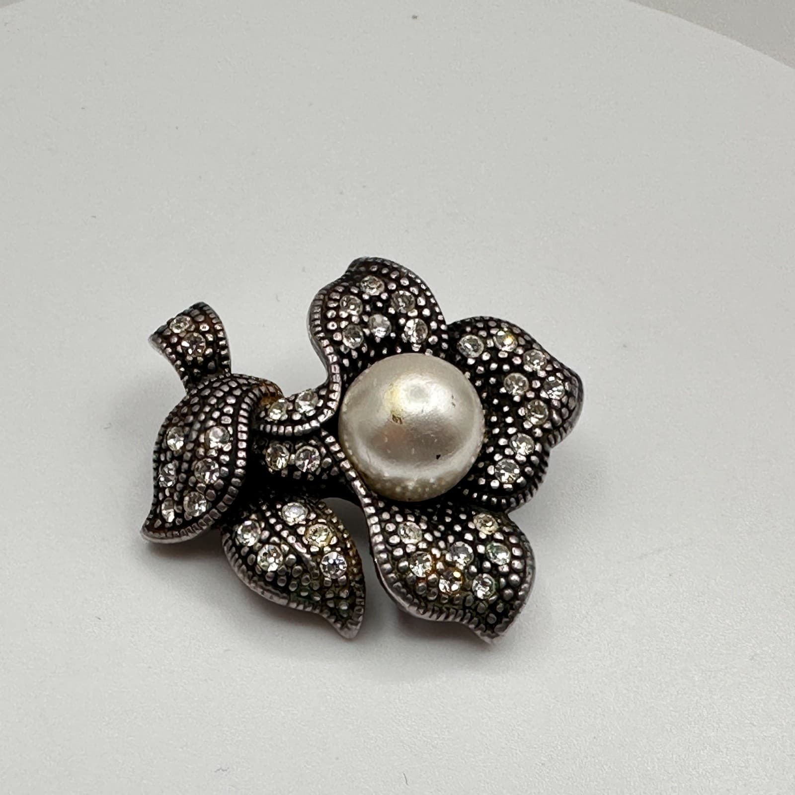 Vintage Y2K Floral Faux Pearl Elegant Brooch Silver Tone Woman's Jewelry - Thumbnail 2