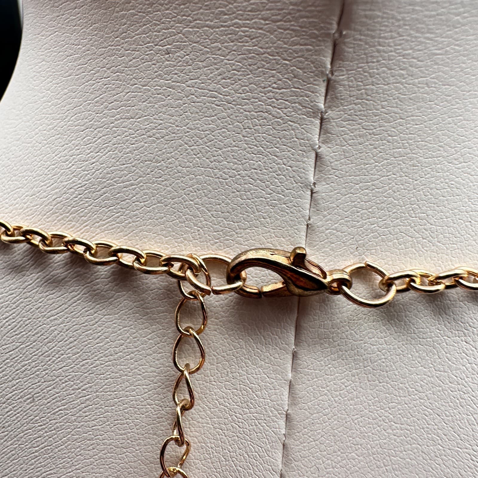 Vintage Y2K Pink Flower Bib Necklace Faux Pearl Chunky Gold Tone Chain Jewelry - Thumbnail 7