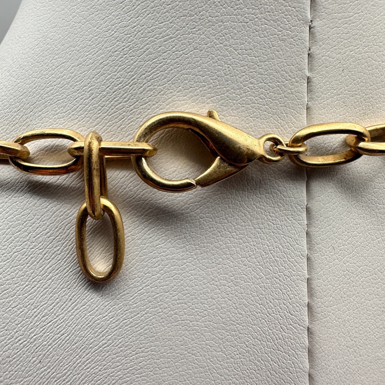 Vintage 90s Gold Tone Hammered Textured Leaf Statement Necklace Women's Jewelry - Thumbnail 7