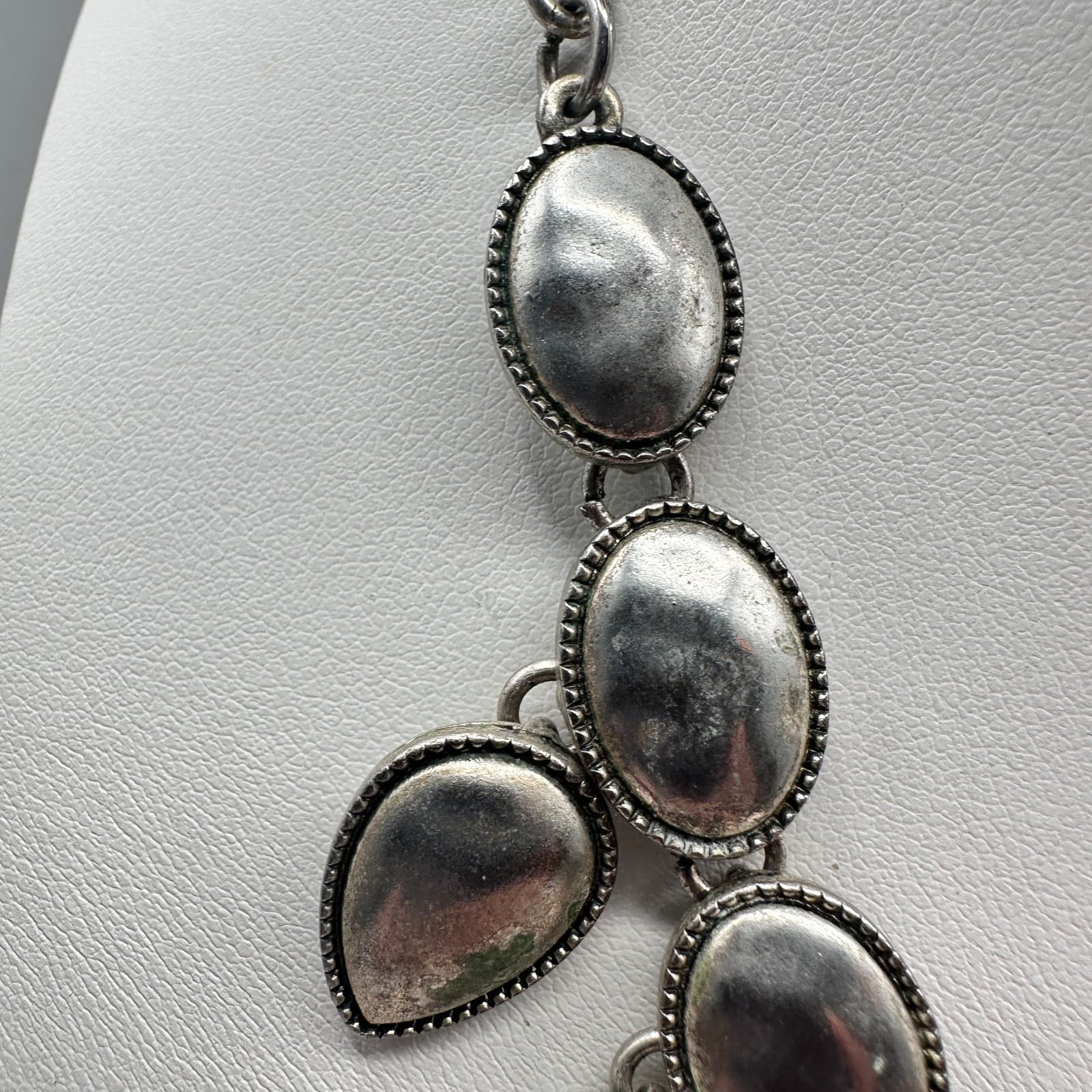 Vintage 90s Silver Tone Teardrop & Oval Disks Bib Statement Necklace Jewelry - Thumbnail 5